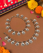 Load image into Gallery viewer, Floral charm anklet from Rakshabandhan hamper - Naman Arts