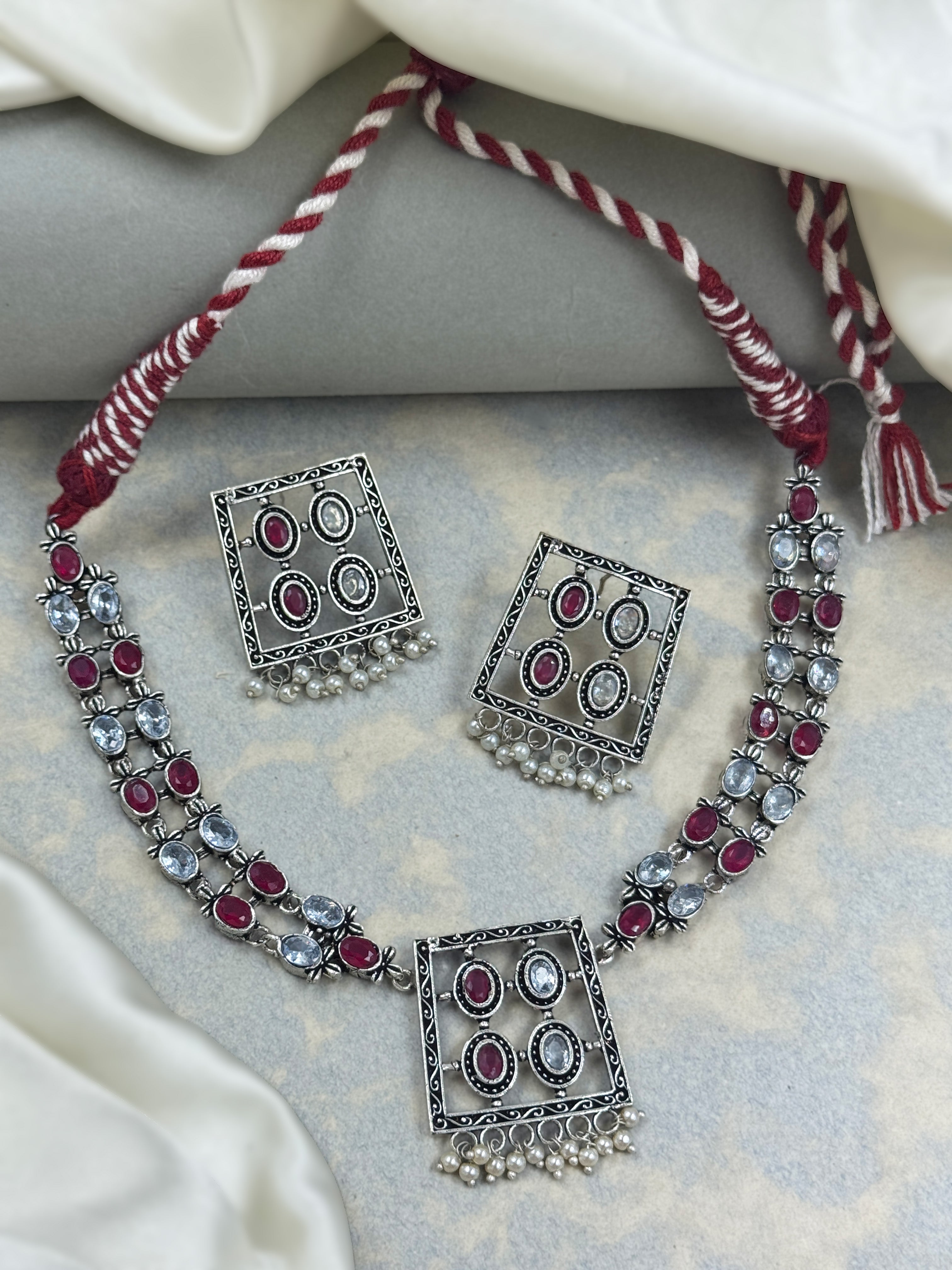 Vanee Stone Necklace Set