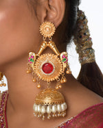 Load image into Gallery viewer, Kalyani Golden Earrings