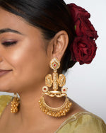 Load image into Gallery viewer, Falak Golden Earrings