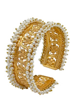 Load image into Gallery viewer, Floral Pattern Handmade Kada With Pearl