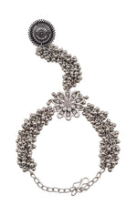 Load image into Gallery viewer, Radha Oxidised Gunghroo Hathphool