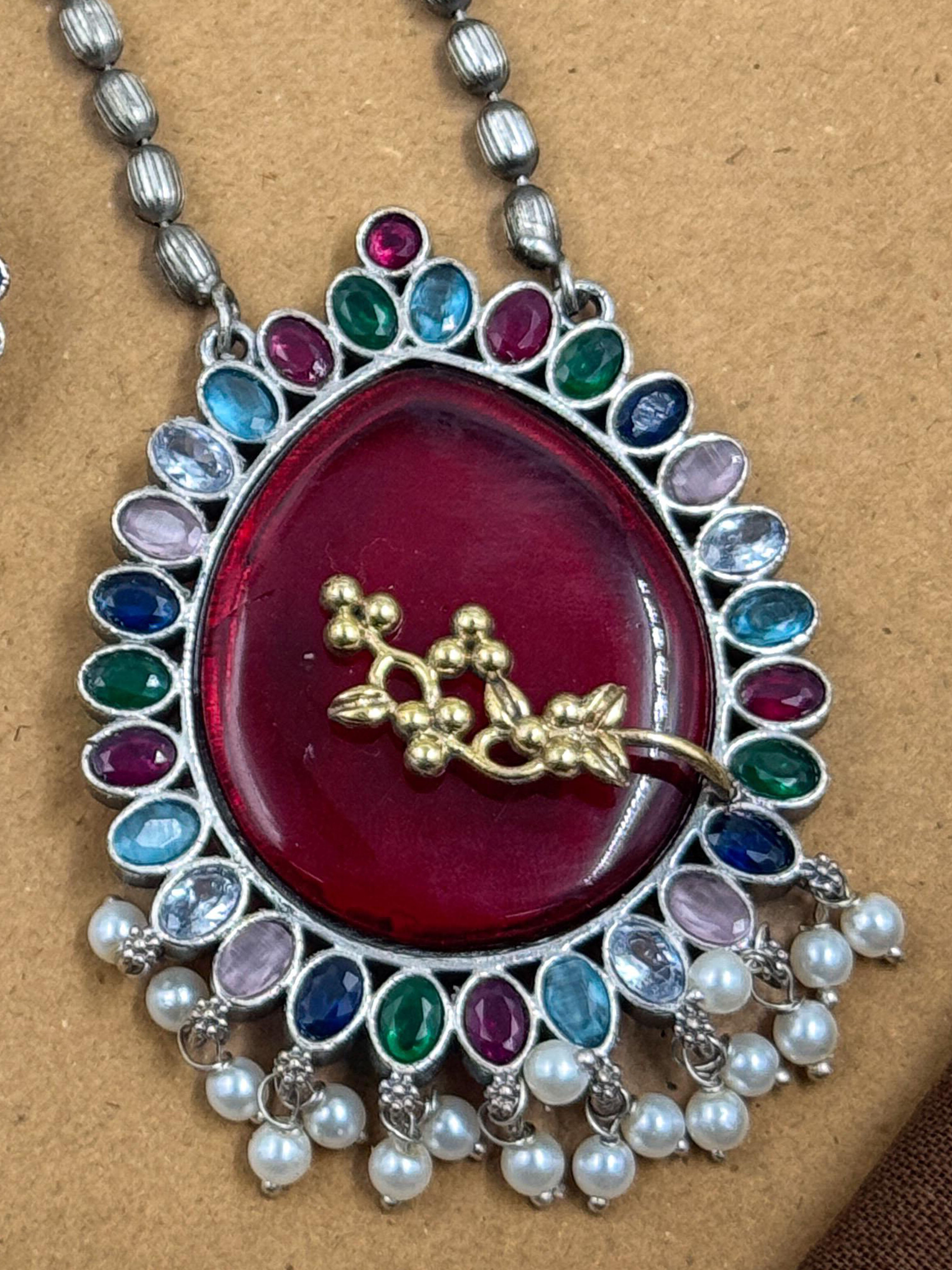 JISHA STONE NECKLACE SET