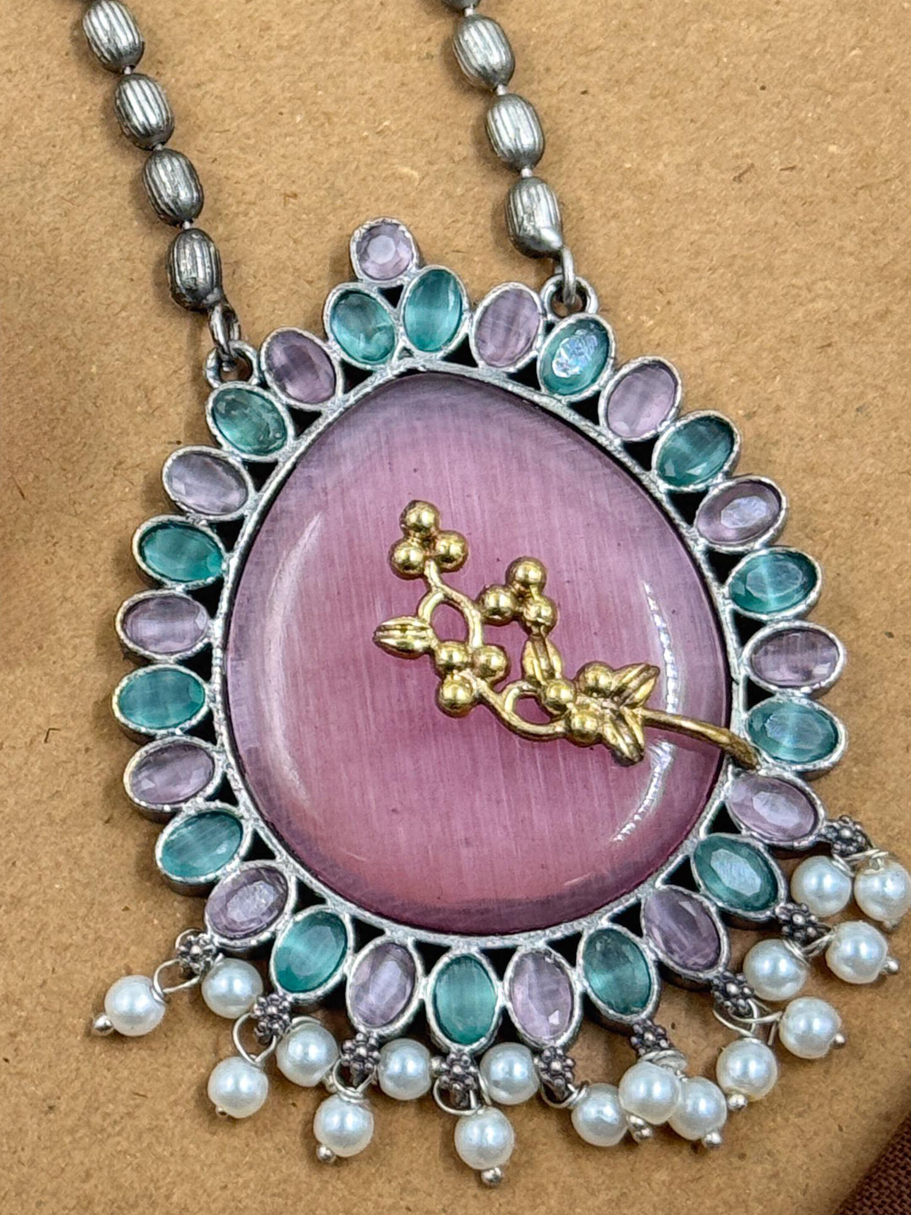 JISHA STONE NECKLACE SET