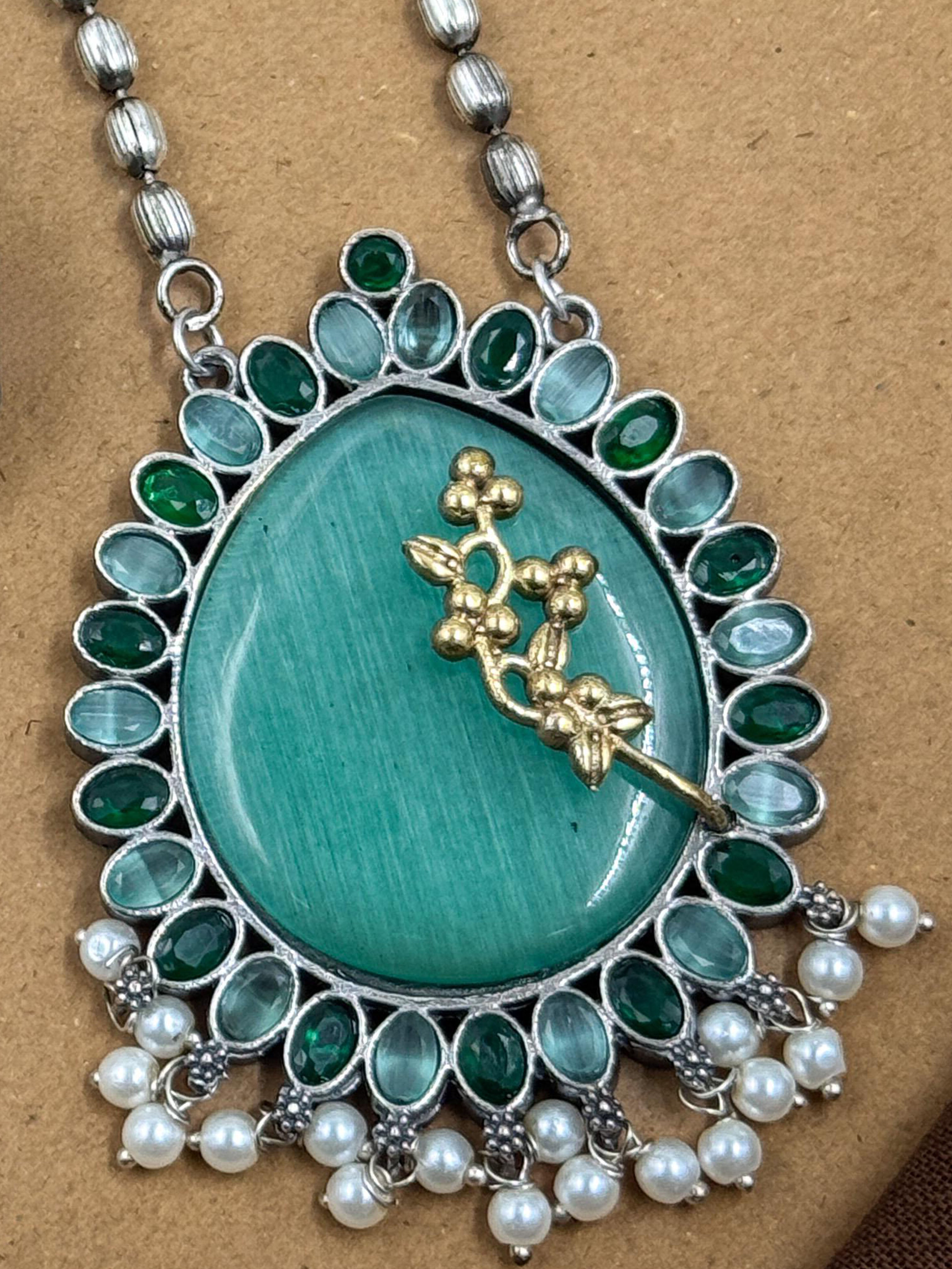 JISHA STONE NECKLACE SET