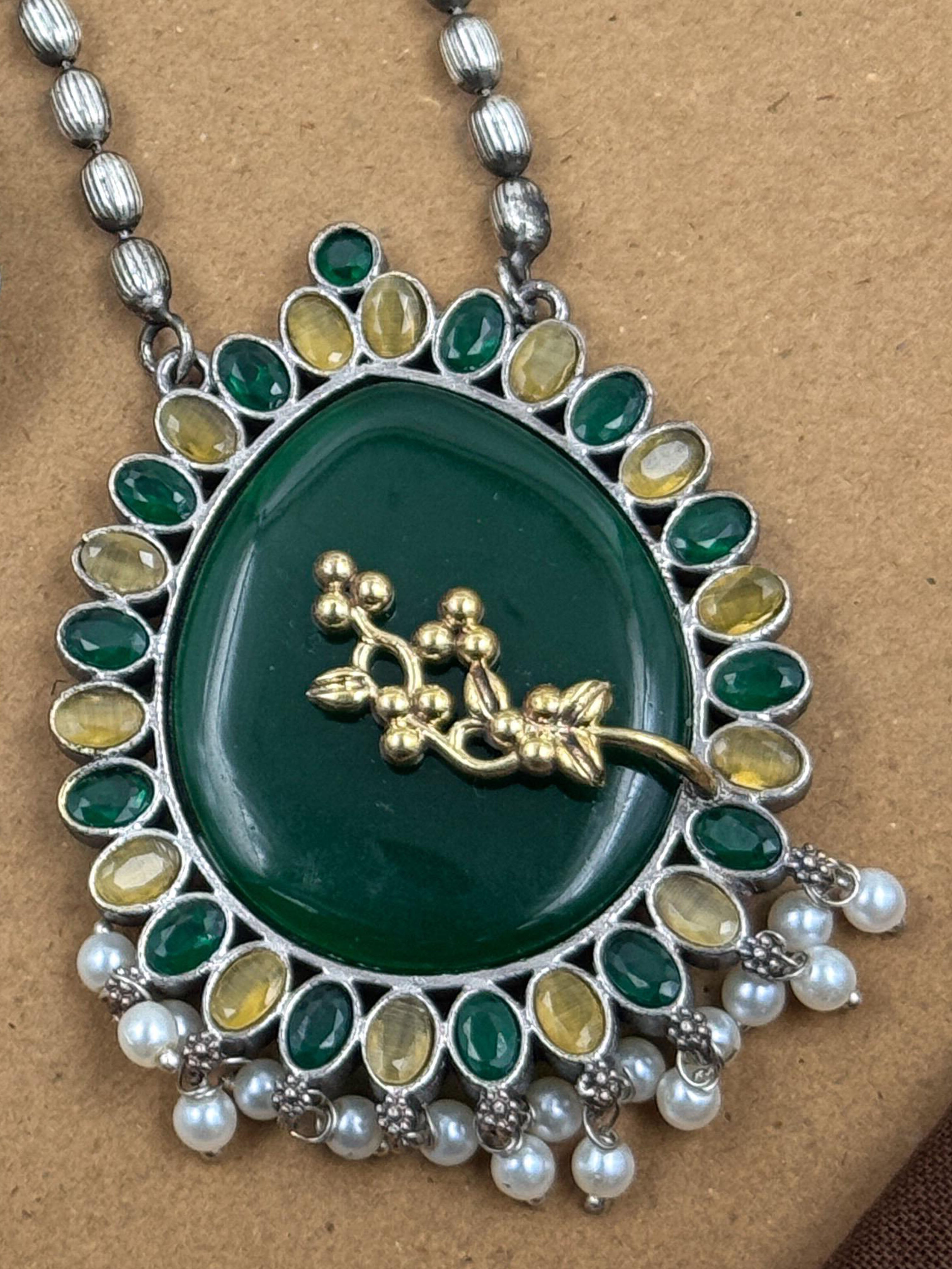 JISHA STONE NECKLACE SET
