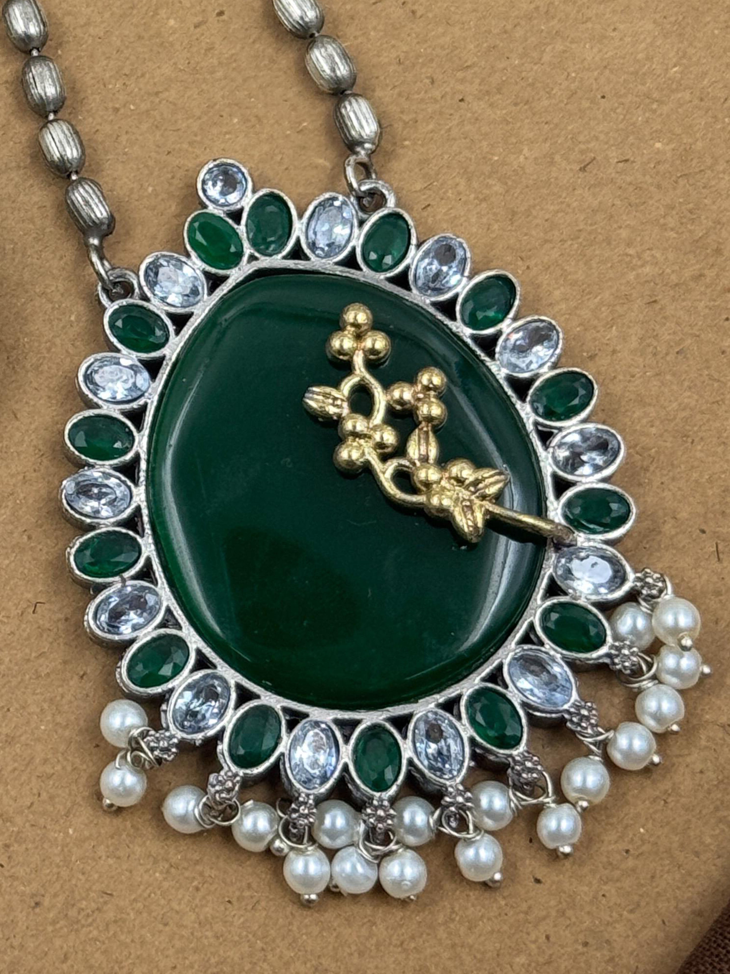 JISHA STONE NECKLACE SET