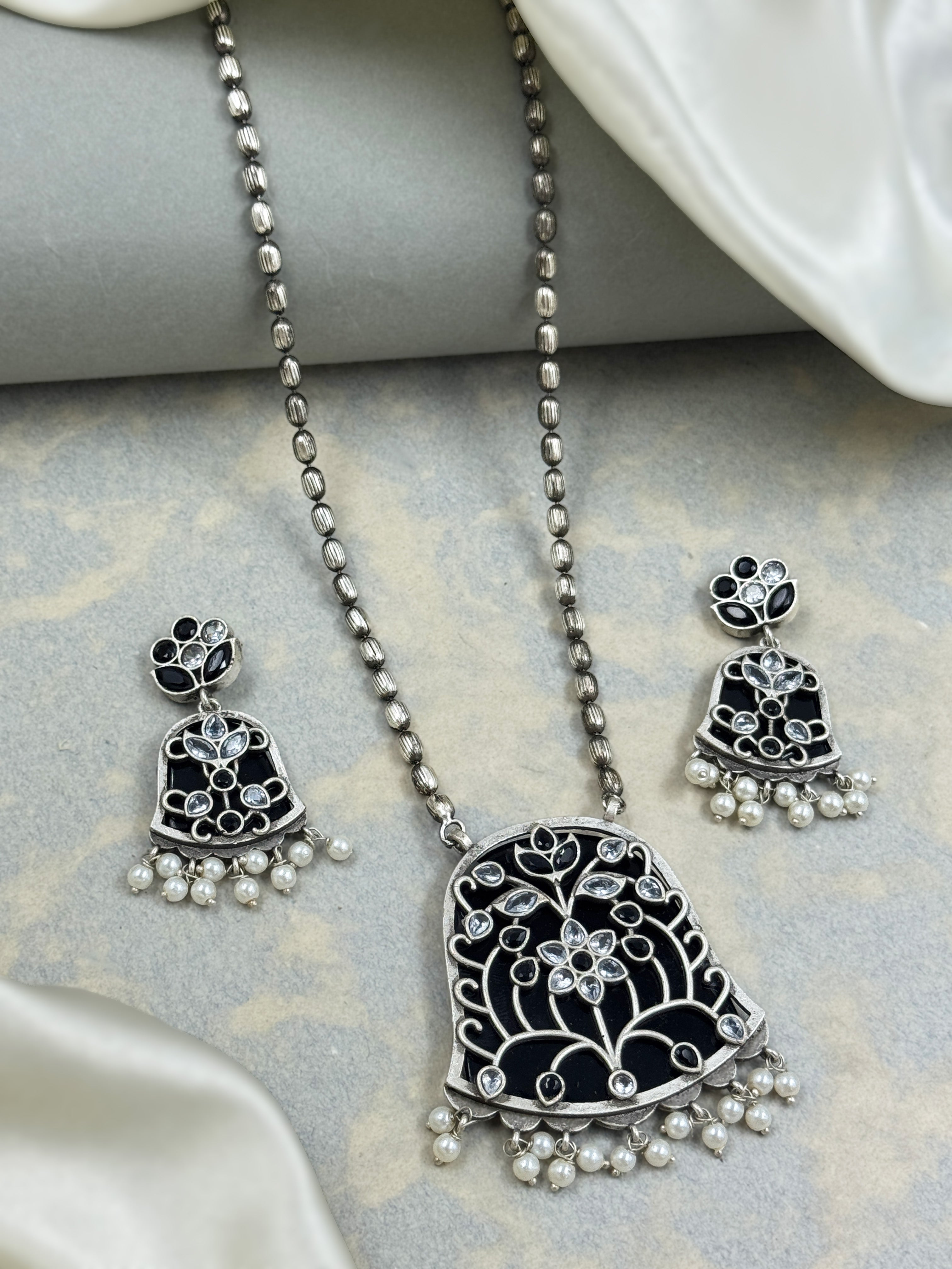 MANASVI STONE NECKLACE SET