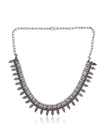 Load image into Gallery viewer, TRISHA BRASS MATERIAL SHORT NECKLACE