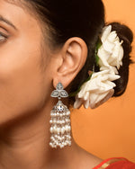 Load image into Gallery viewer, Aashi Pearl Jhumka Earrings