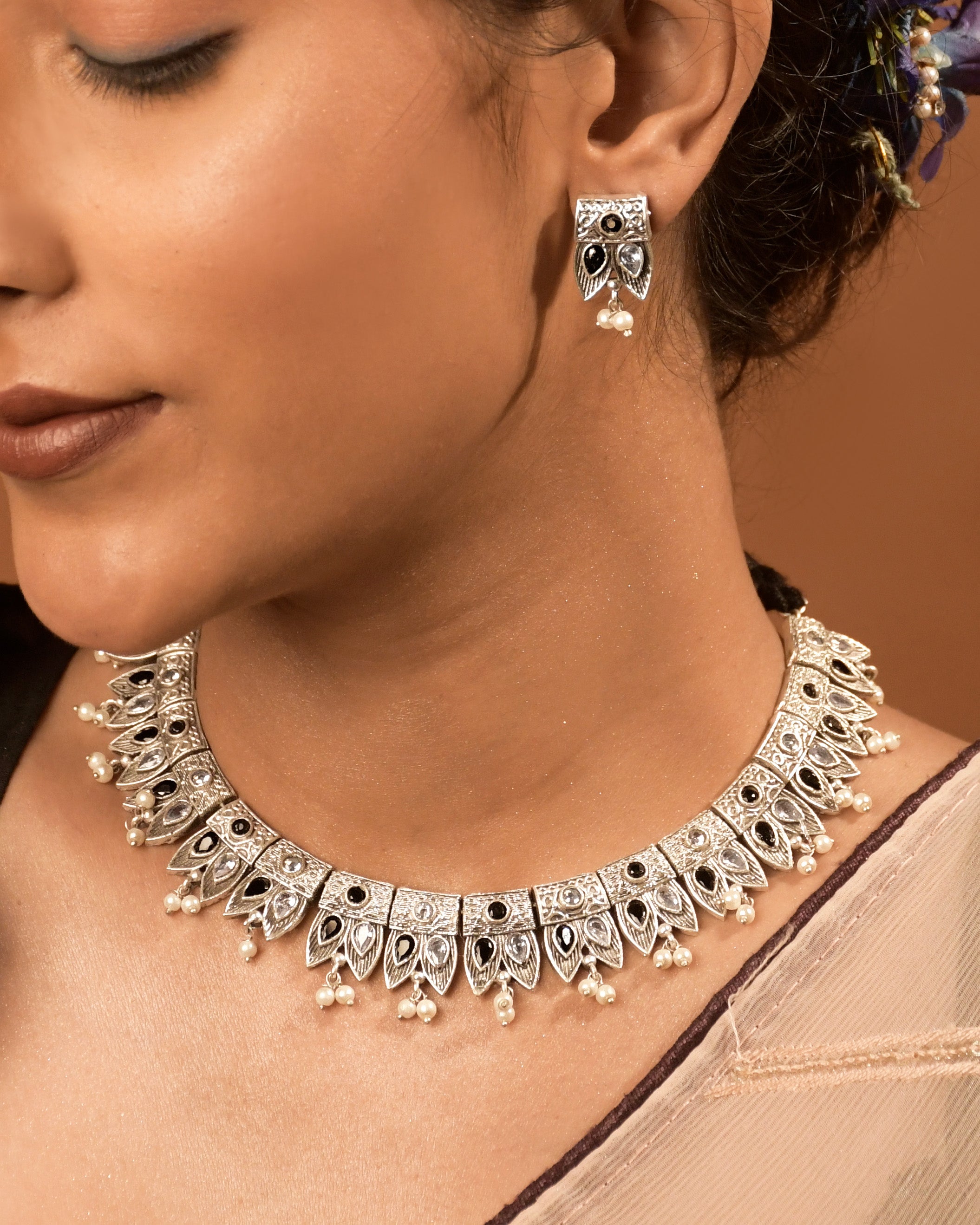 Aachal Stone Necklace Set