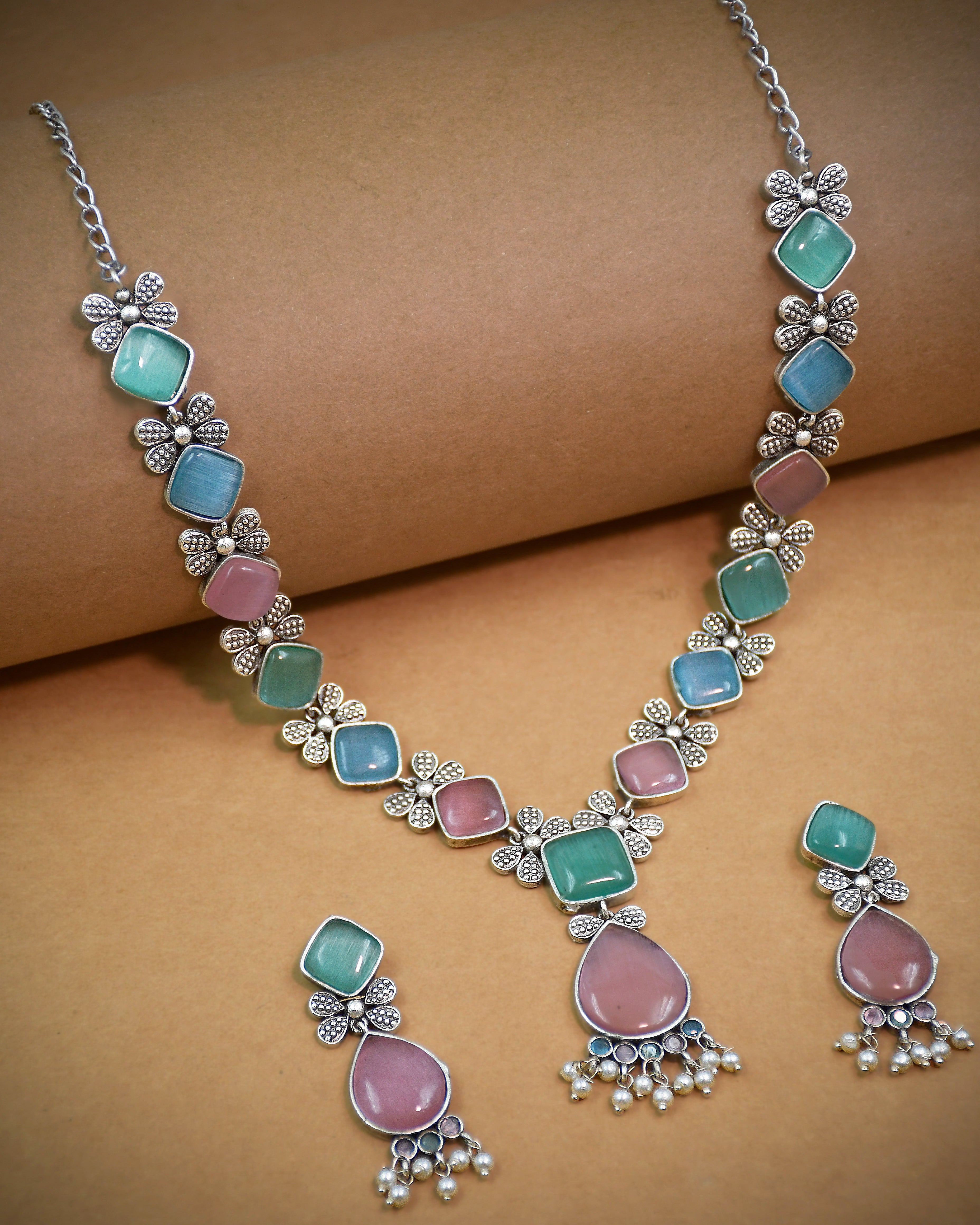 Ravya Stone Necklace Set