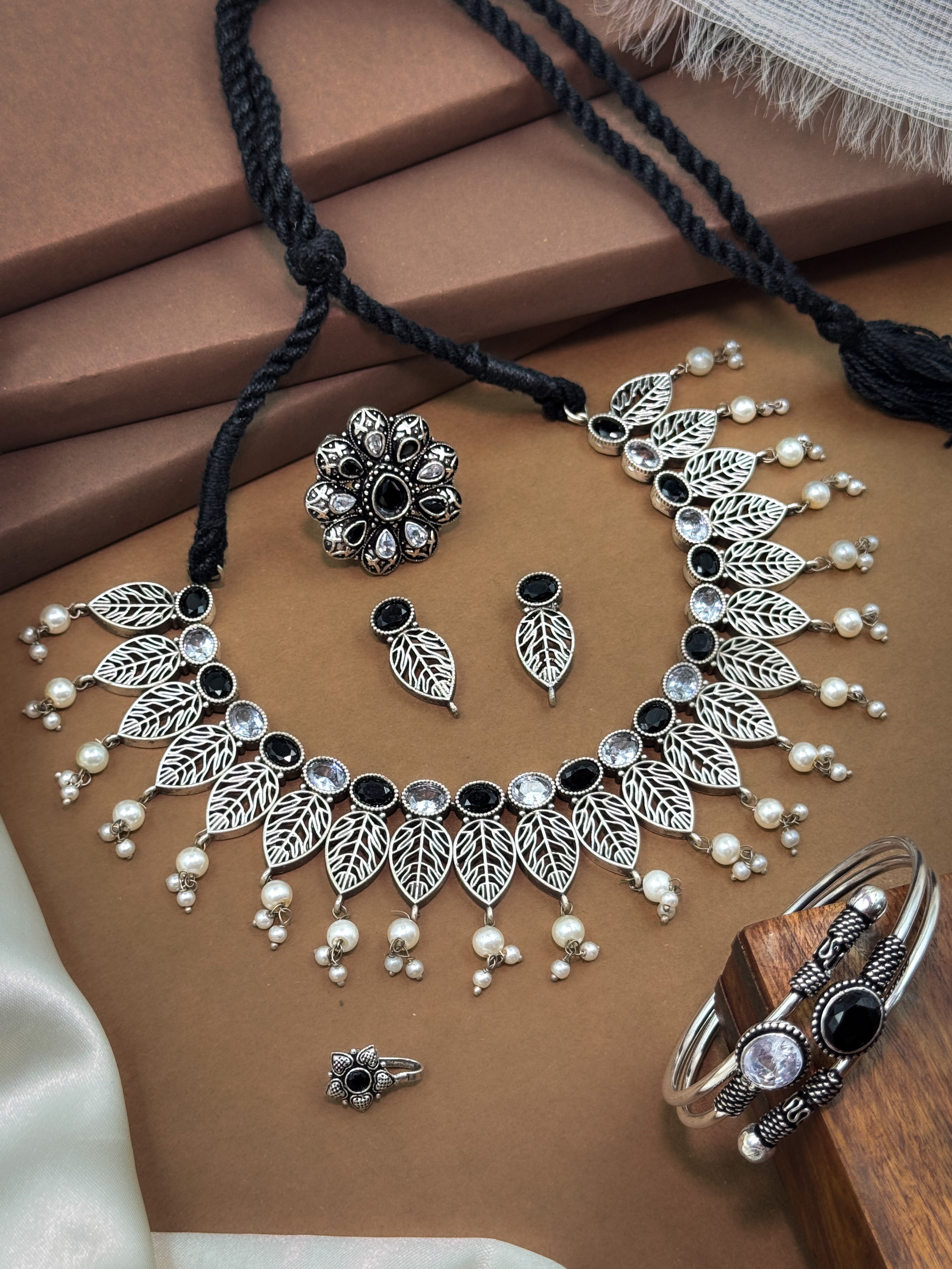MAHI CELESTIAL LEAF PEARL JEWELLERY SET