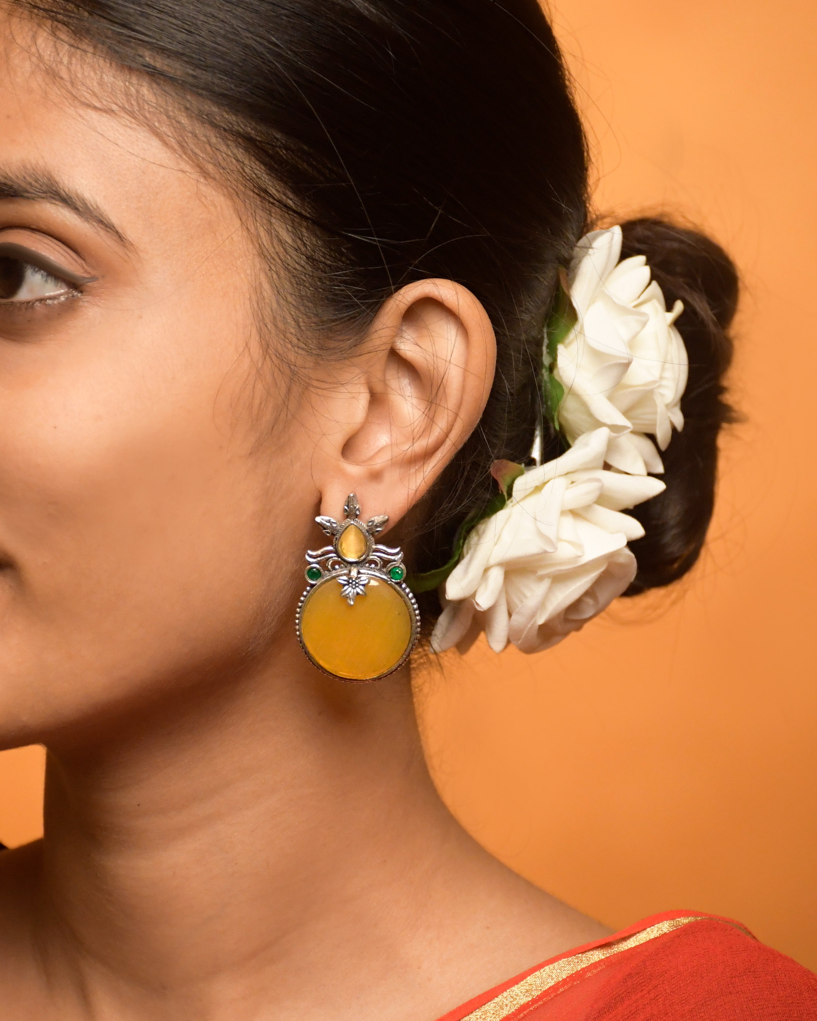 KRITI STONE STUD EARRINGS