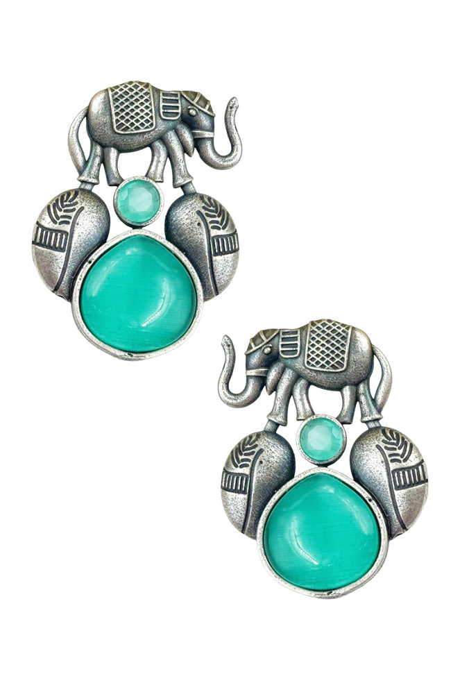 ALMIKA OVERSIZED STUD EARRINGS