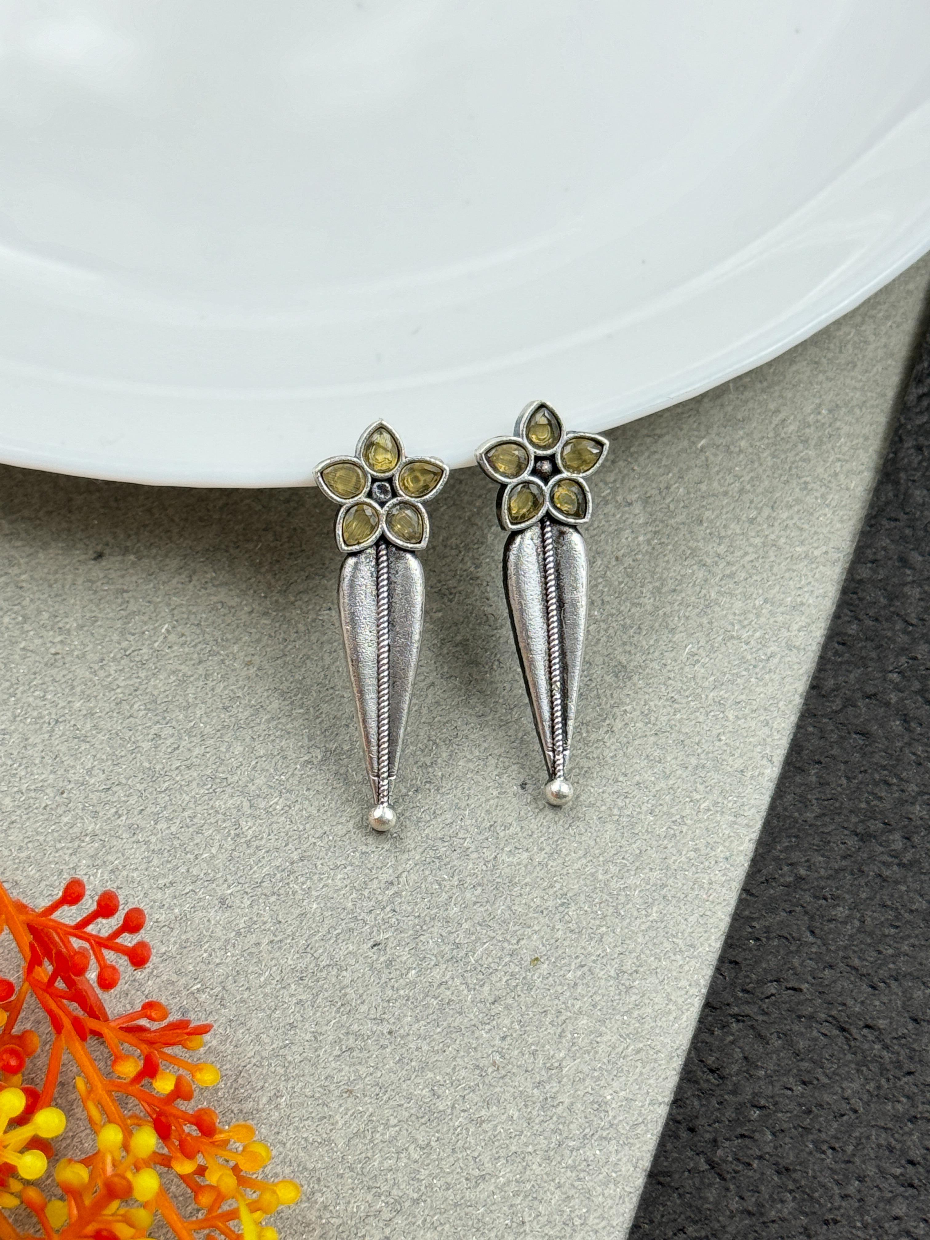 MAHIRA OXIDISED STONE STUD EARRINGS