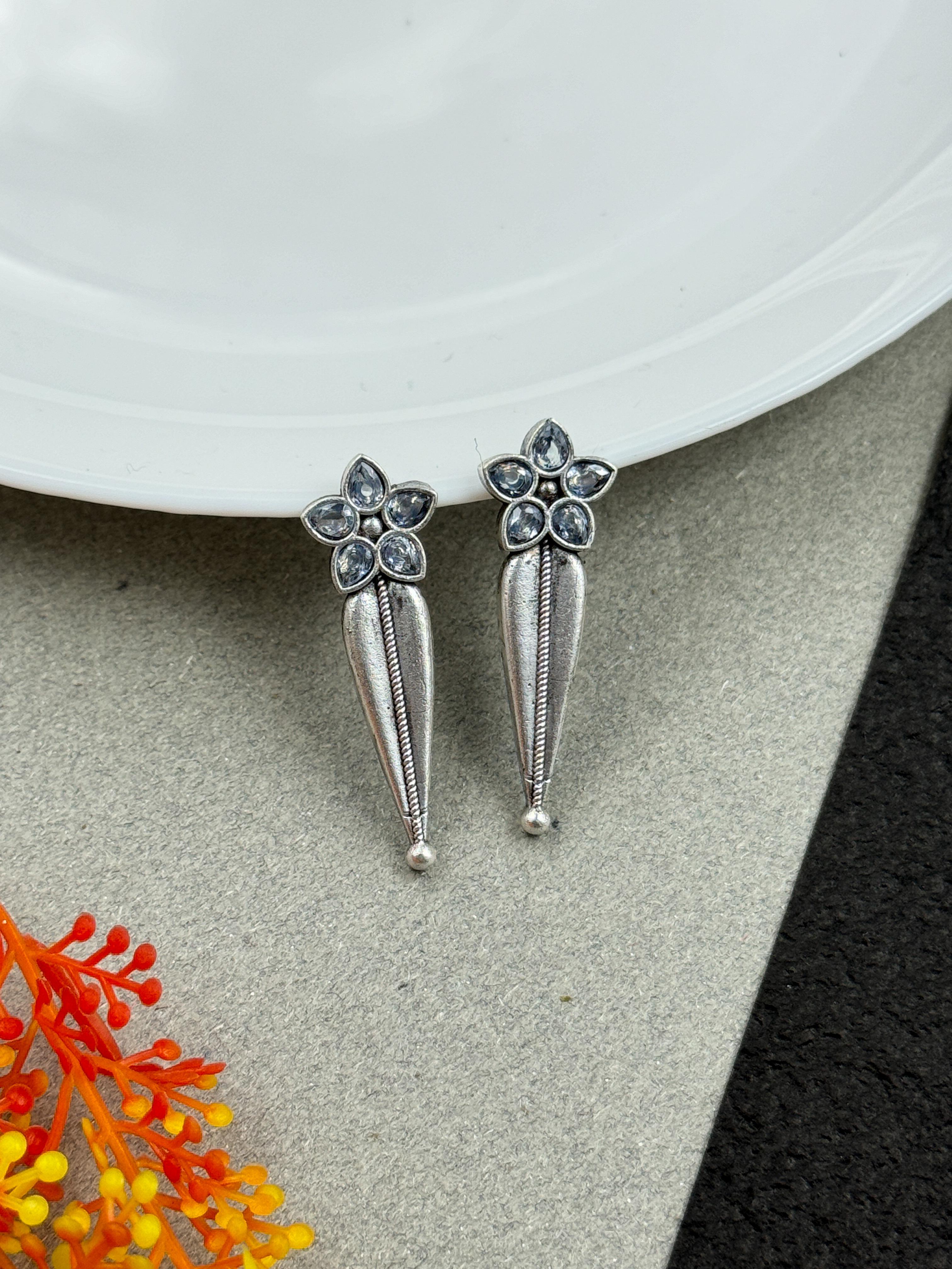 MAHIRA OXIDISED STONE STUD EARRINGS