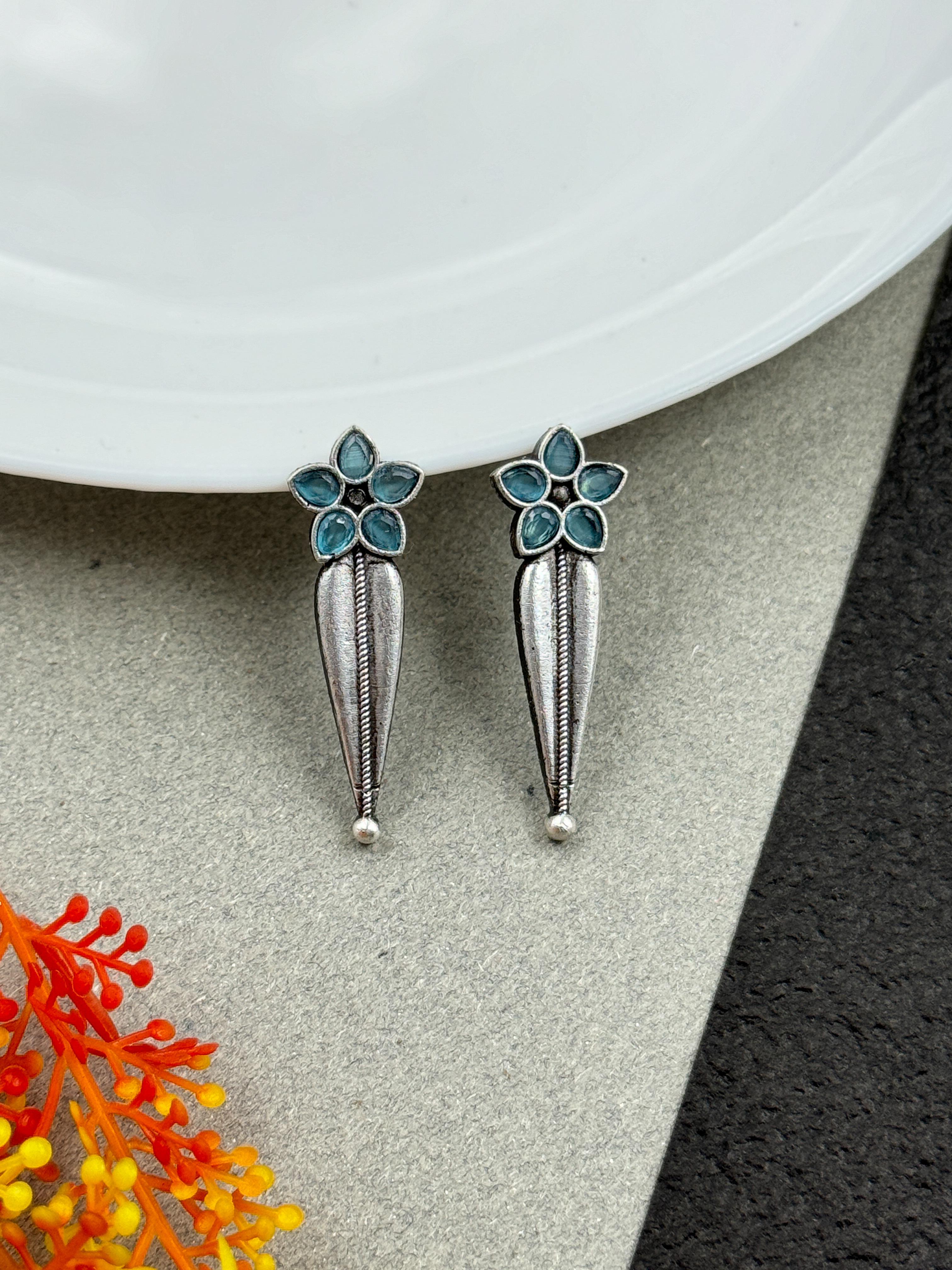 MAHIRA OXIDISED STONE STUD EARRINGS