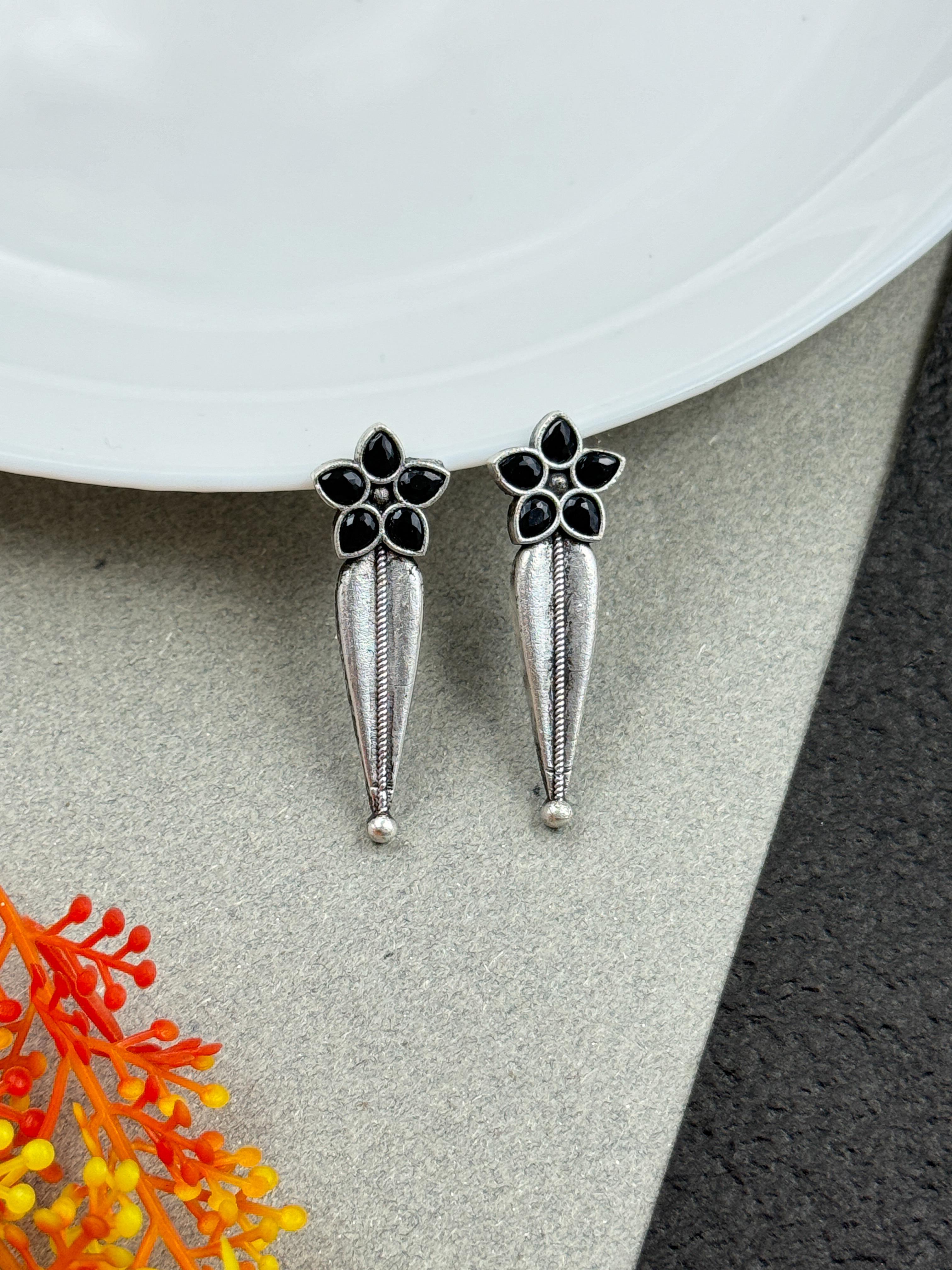 MAHIRA OXIDISED STONE STUD EARRINGS
