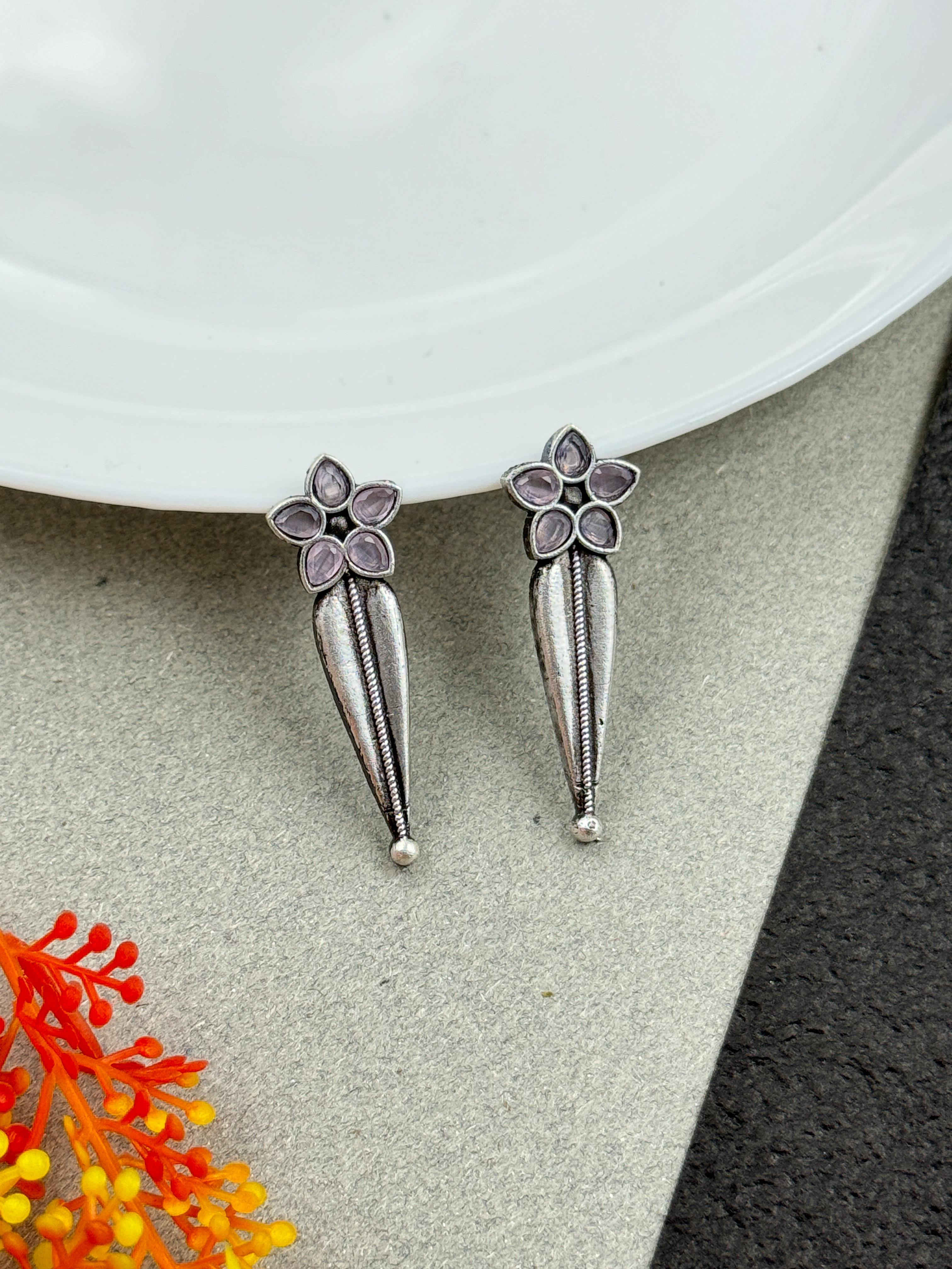 MAHIRA OXIDISED STONE STUD EARRINGS