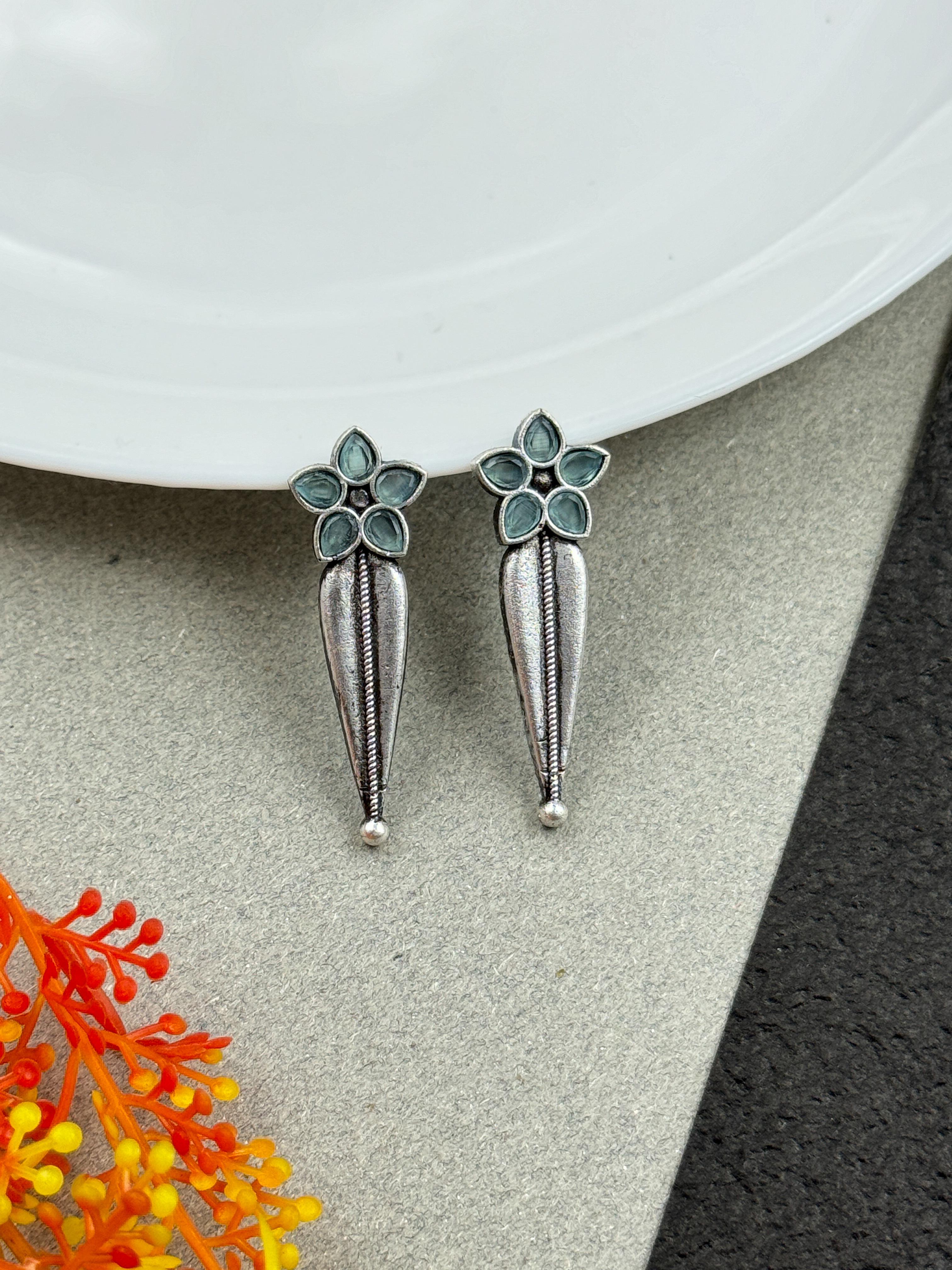 MAHIRA OXIDISED STONE STUD EARRINGS