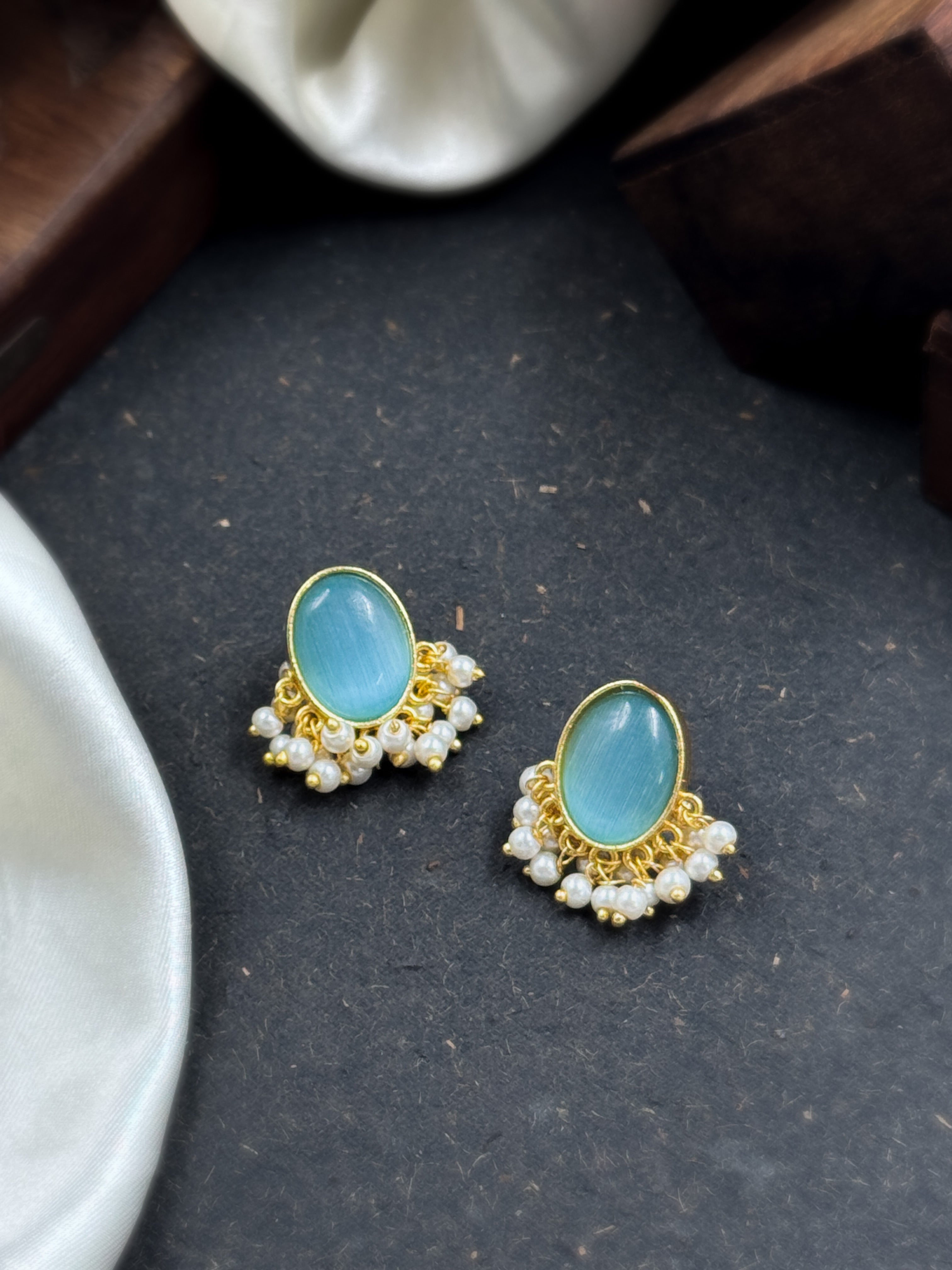 ROOHI GOLDEN STUD EARRINGS