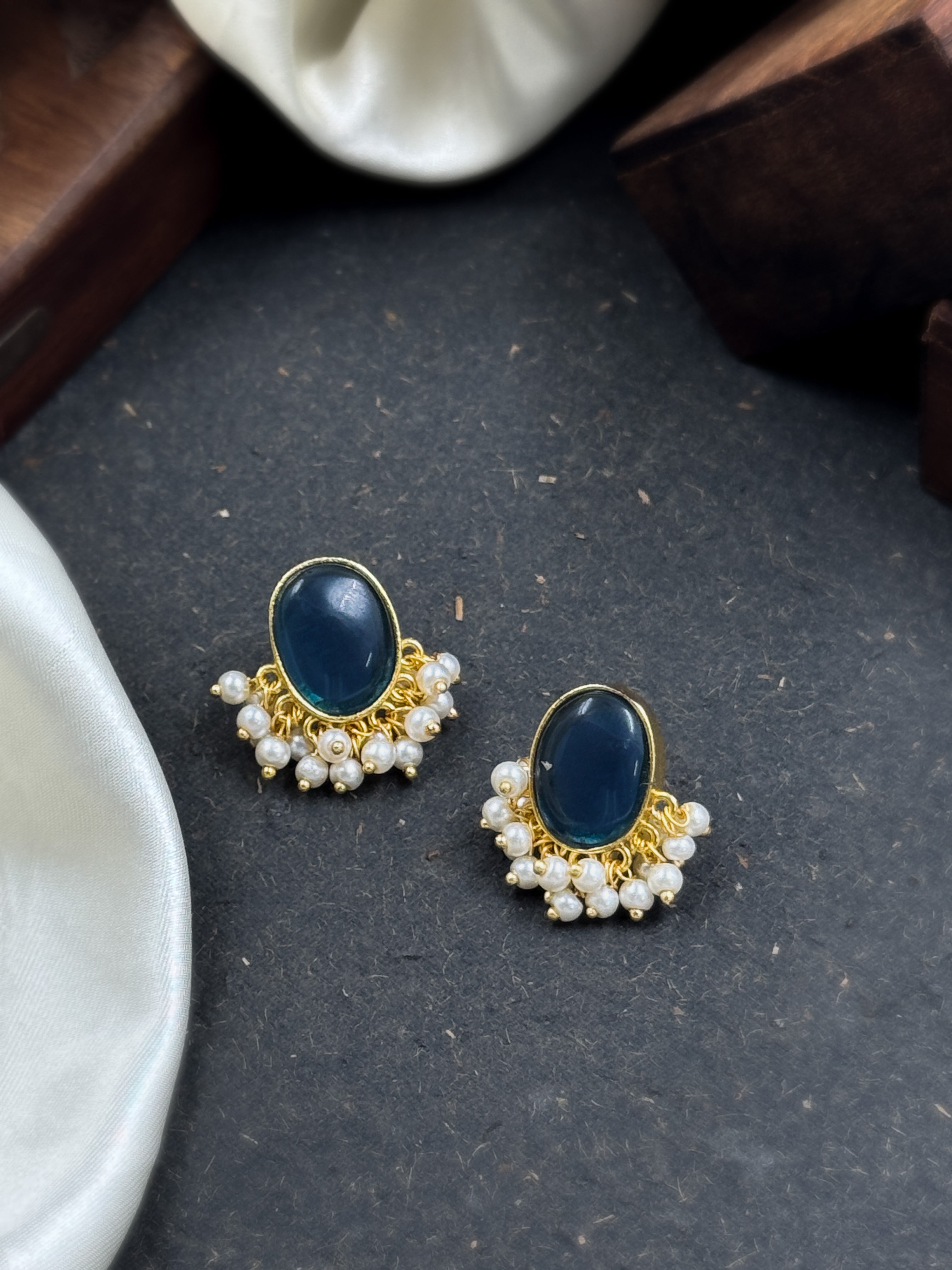 ROOHI GOLDEN STUD EARRINGS