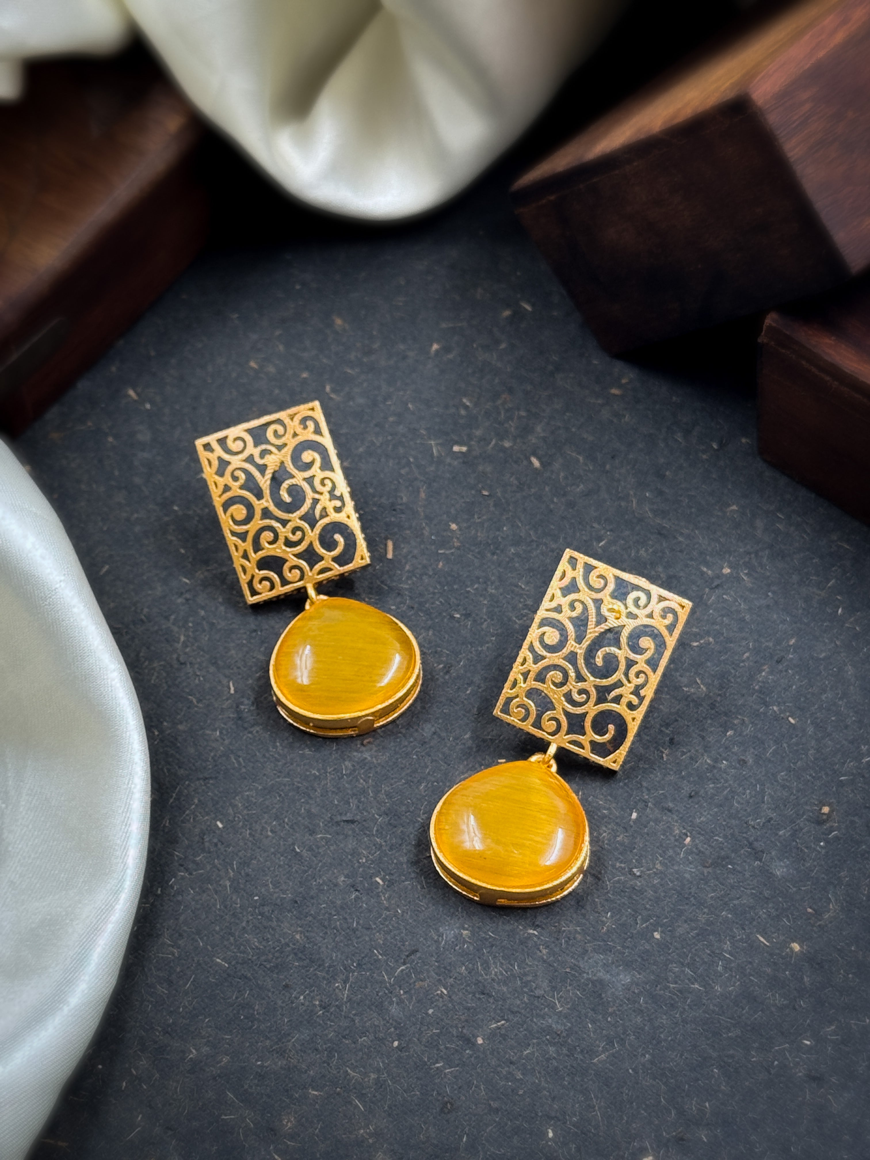 MIHIRA GOLDEN STONE EARRINGS