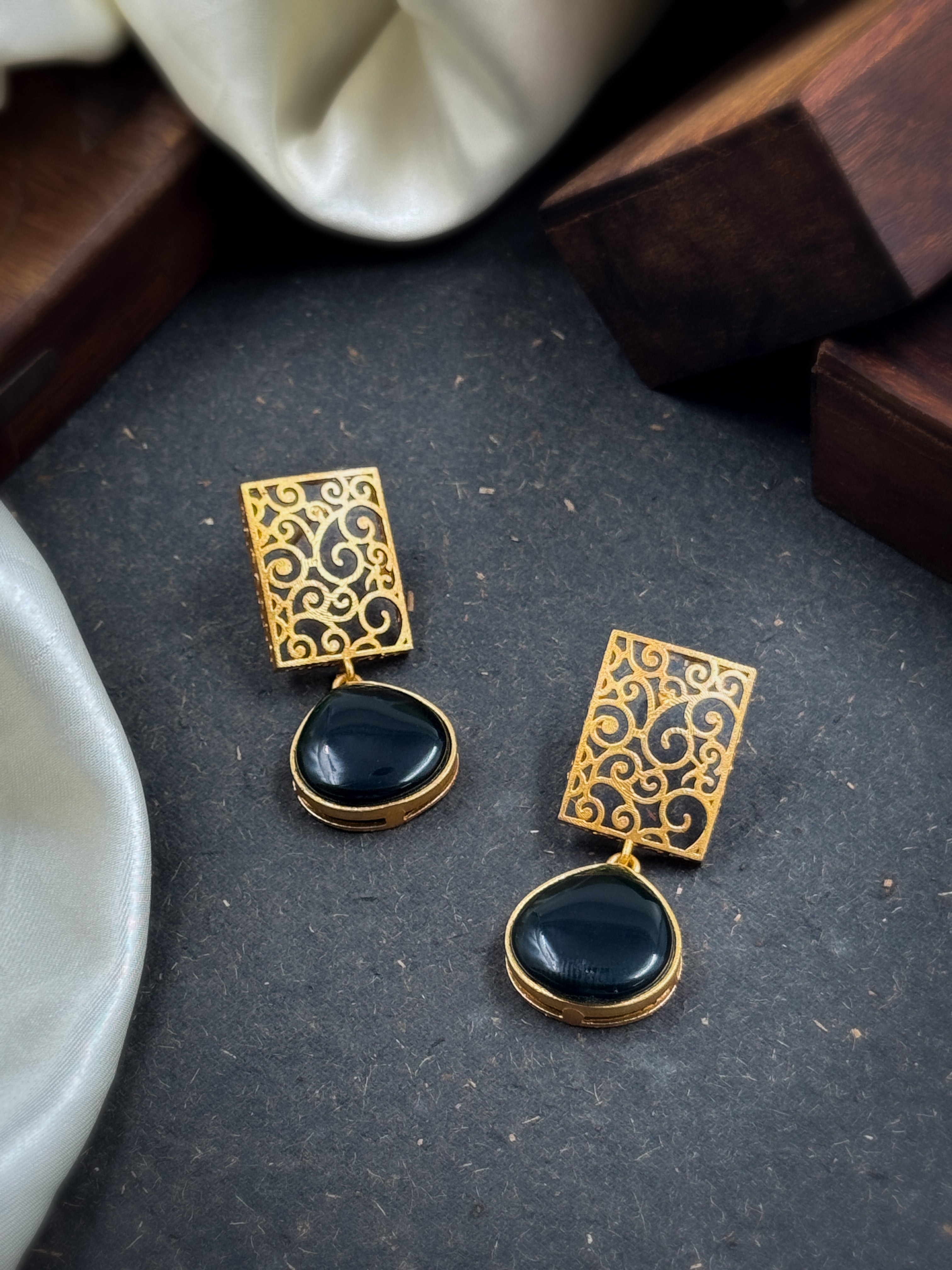 MIHIRA GOLDEN STONE EARRINGS