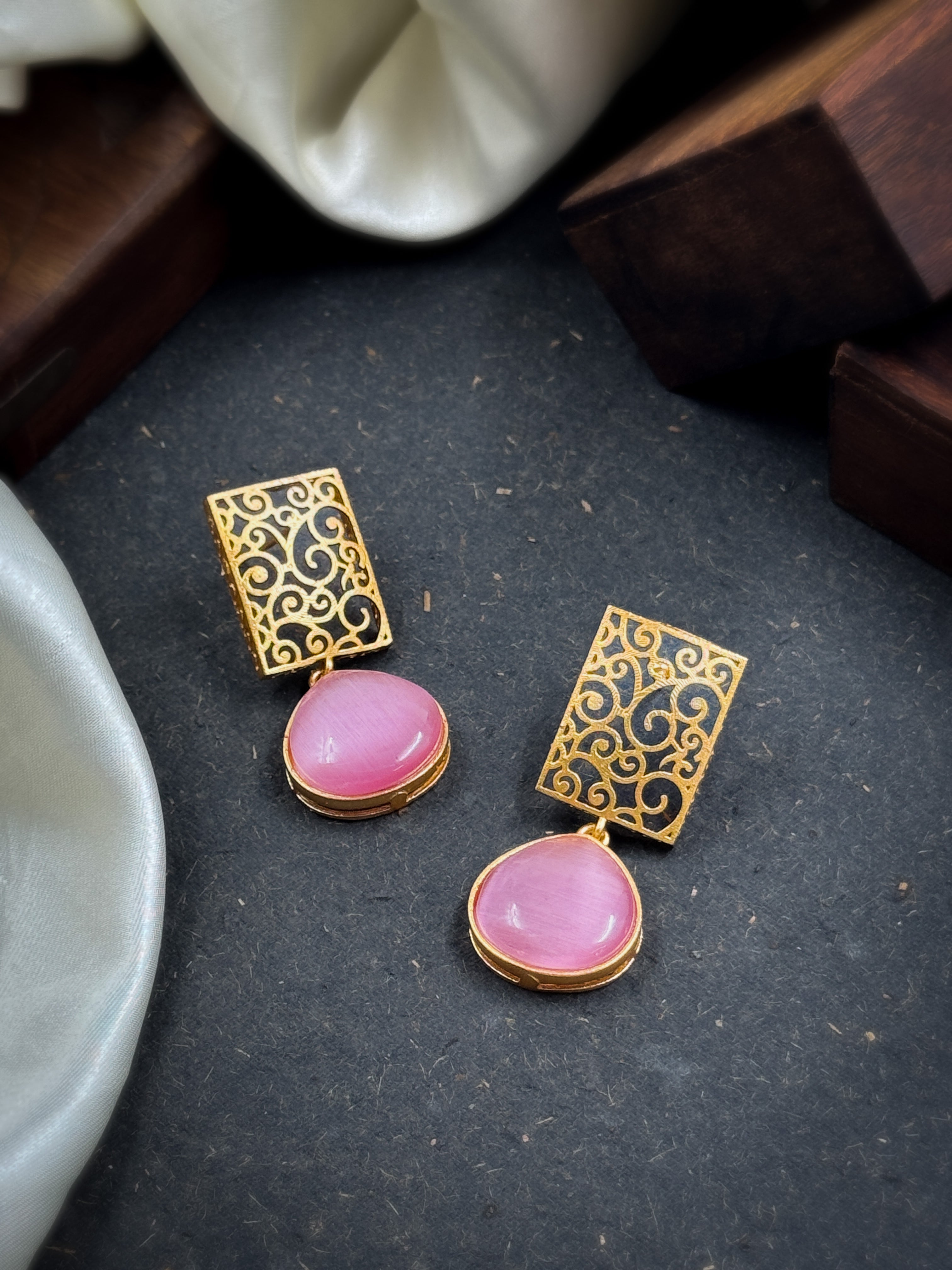 MIHIRA GOLDEN STONE EARRINGS