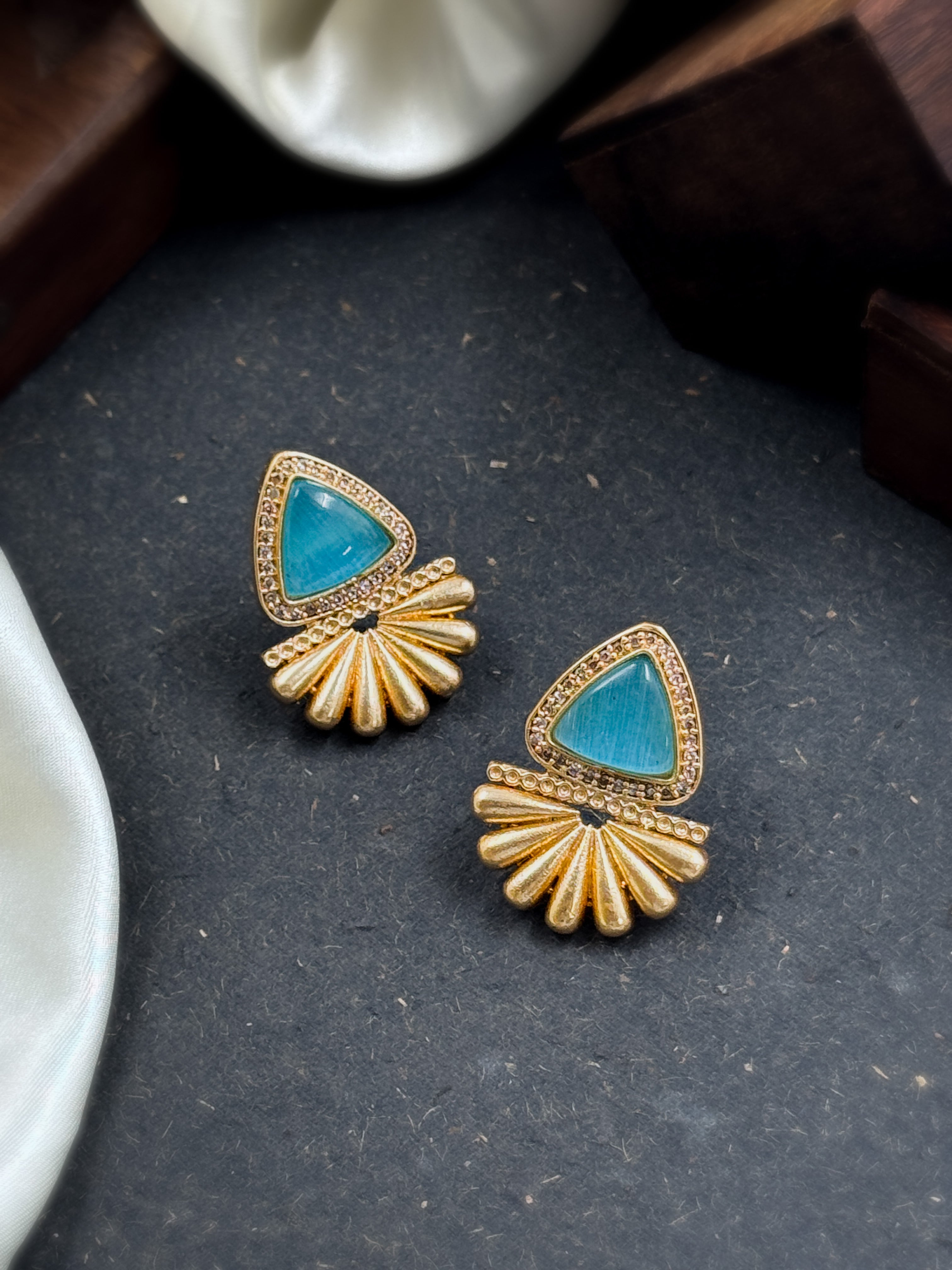ROSEGOLD TRISPARK STONE STUD EARRINGS