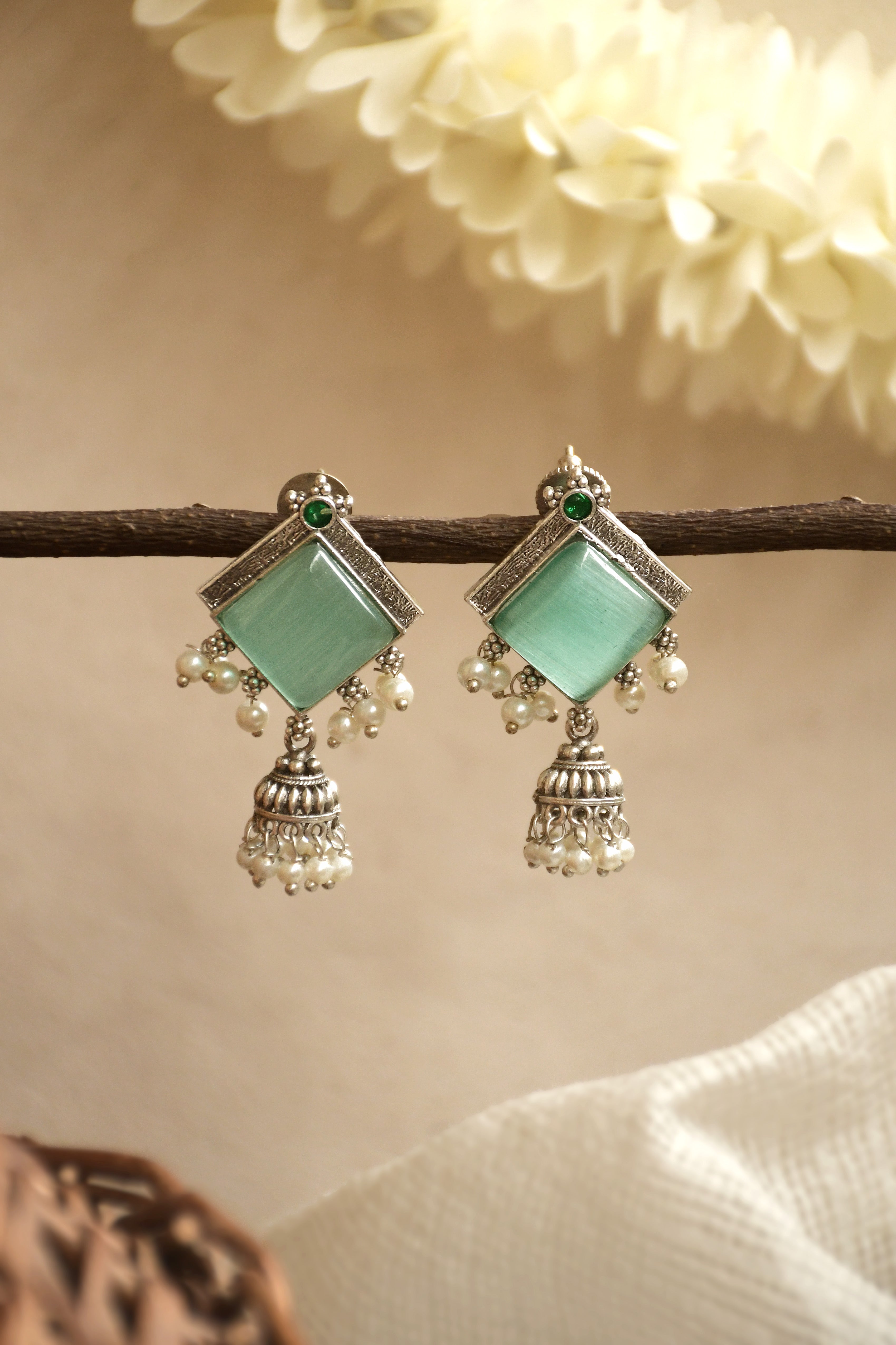 AASHAVI STONE EARRINGS