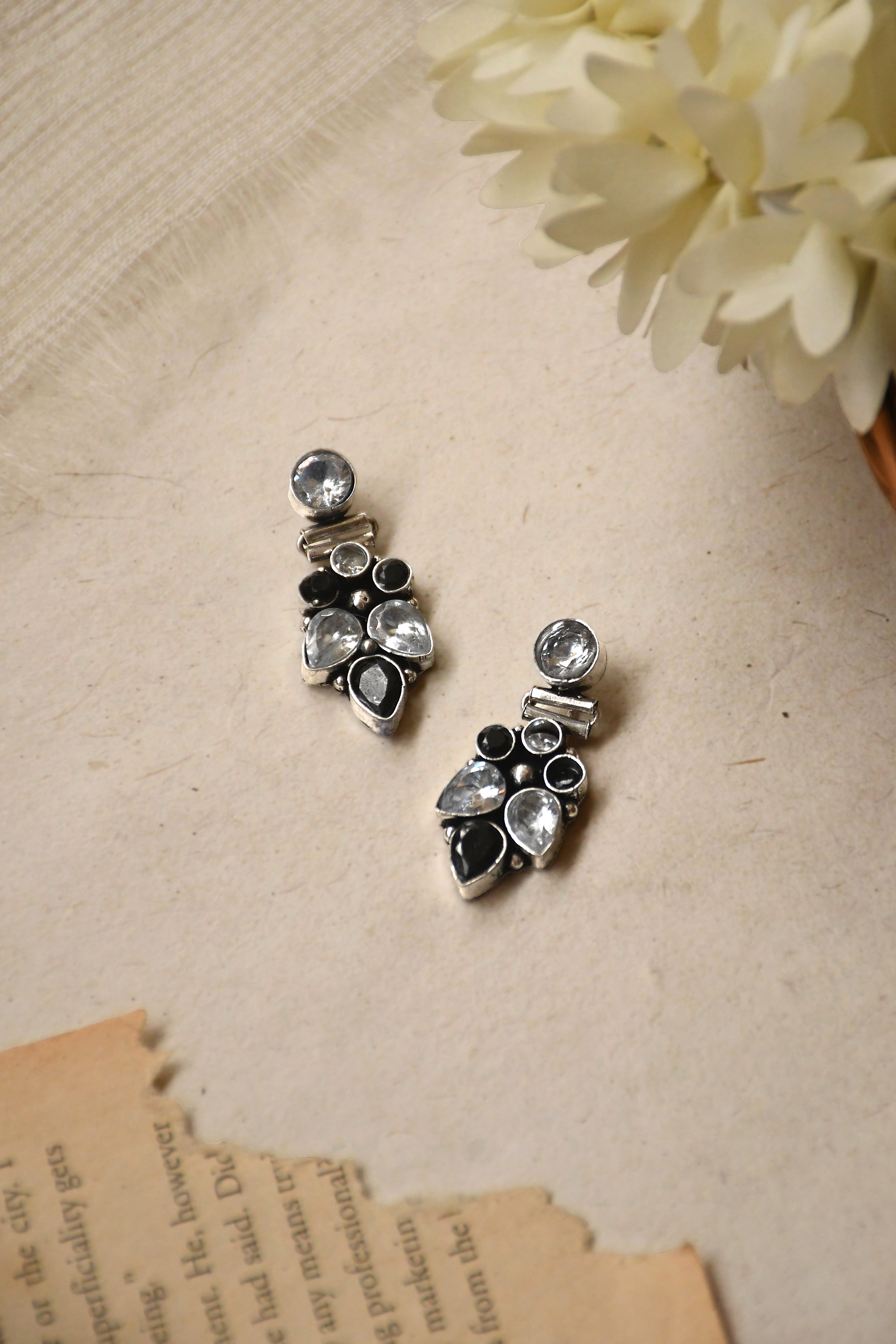 MIA STUDS EARRINGS