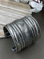 Load image into Gallery viewer, OXIDISED SILVER UNIQUE DESIGNE KADA FOR WOMEN