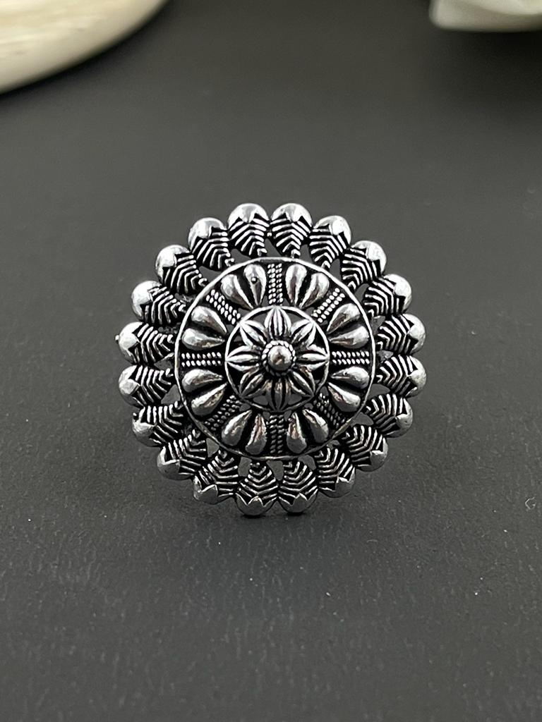 VEDANSHI DESIGNER OXIDISED SILVER RING