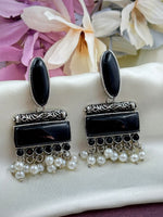 Load image into Gallery viewer, Kavya Dangler Earrings