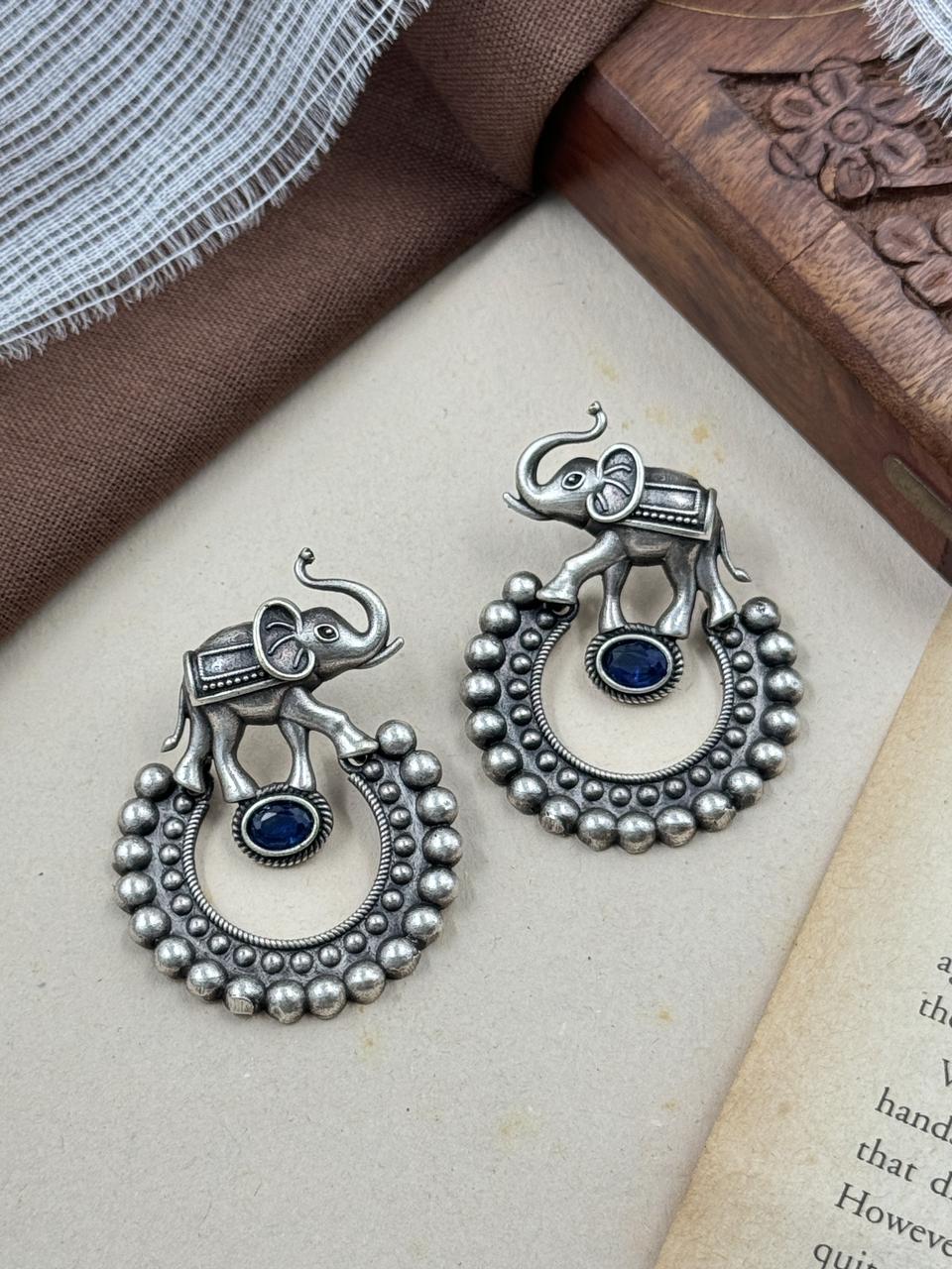 AVNI STONE STUD EARRINGS