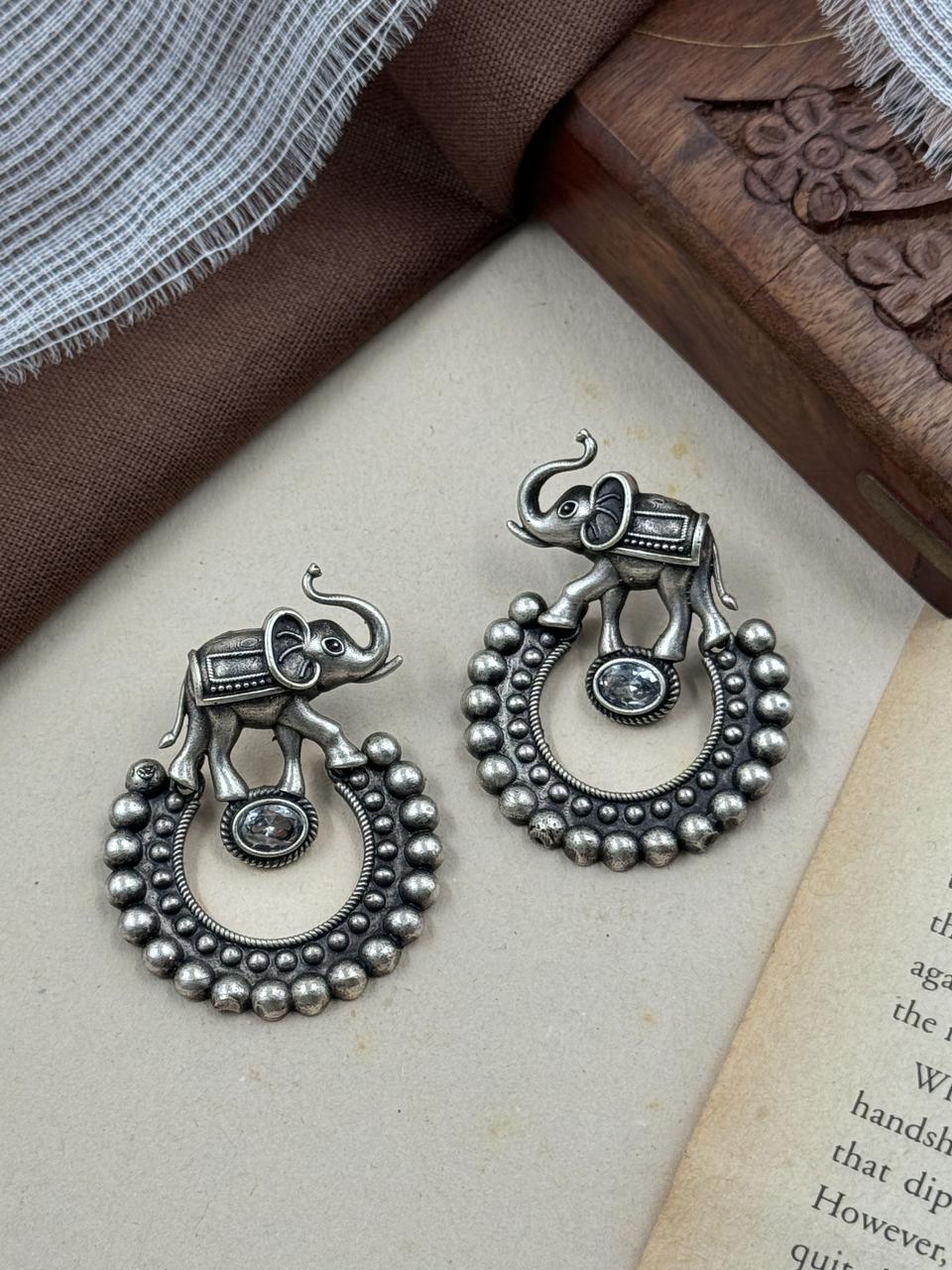 AVNI STONE STUD EARRINGS