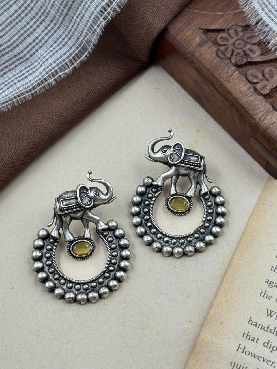 AVNI STONE STUD EARRINGS