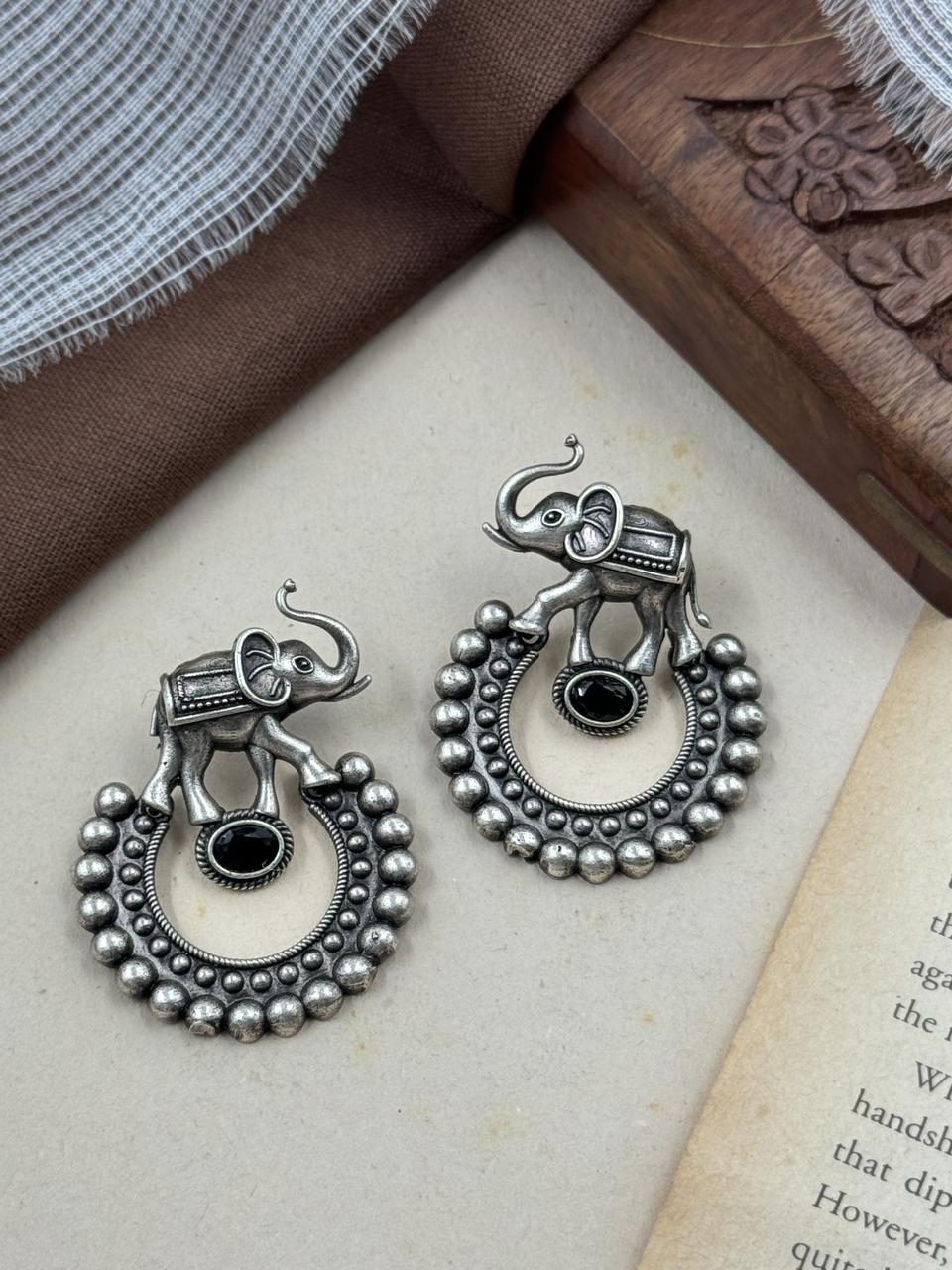 AVNI STONE STUD EARRINGS