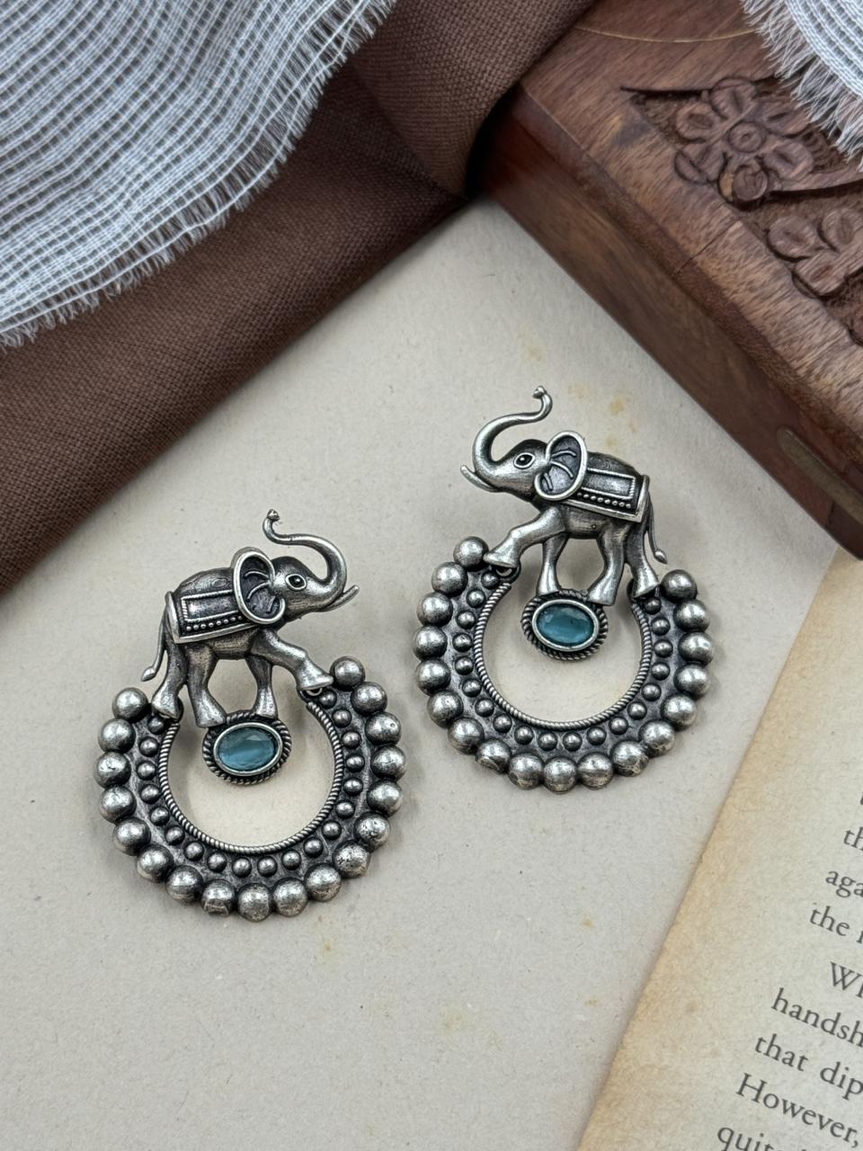 AVNI STONE STUD EARRINGS
