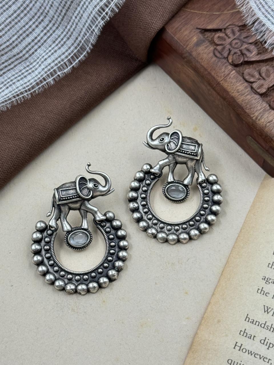 AVNI STONE STUD EARRINGS