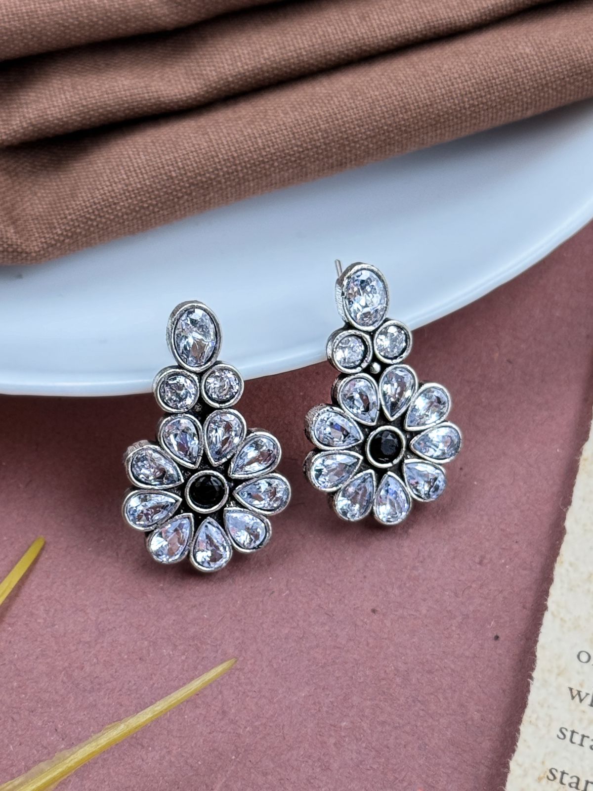 GIEVA OXIDISED STUD
