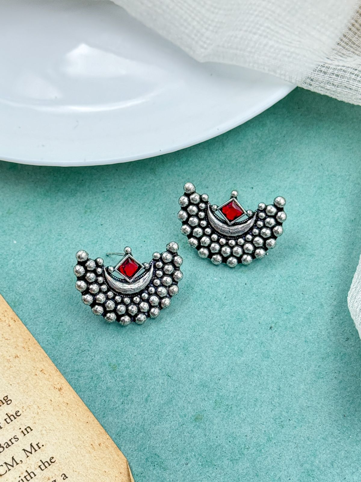 VAMIKA STUD EARRINGS