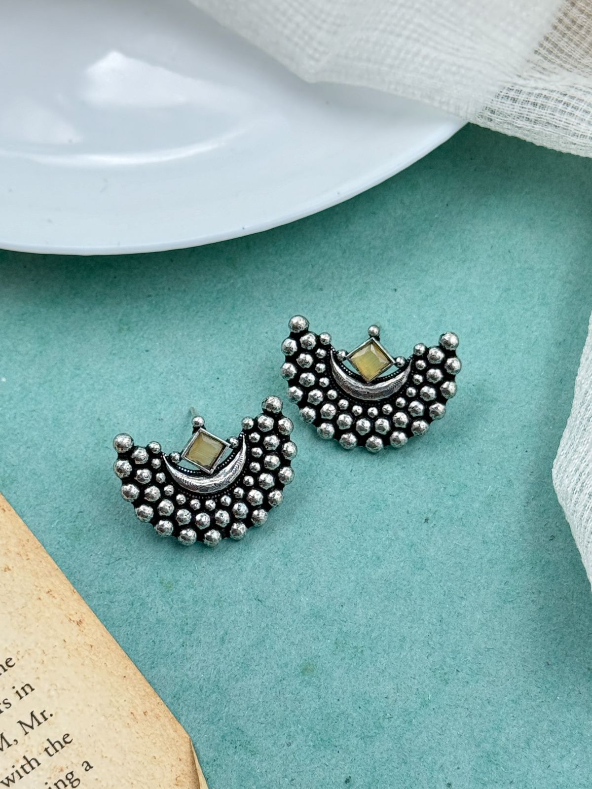 VAMIKA STUD EARRINGS