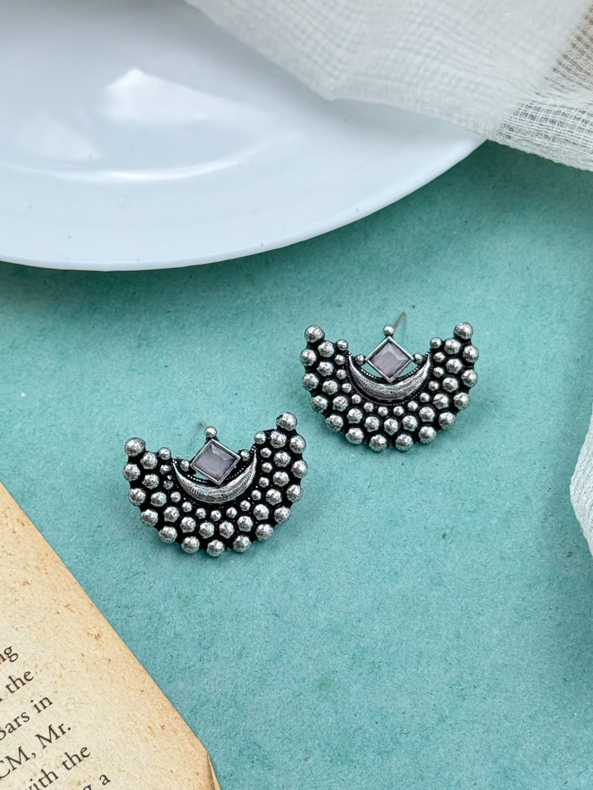 VAMIKA STUD EARRINGS