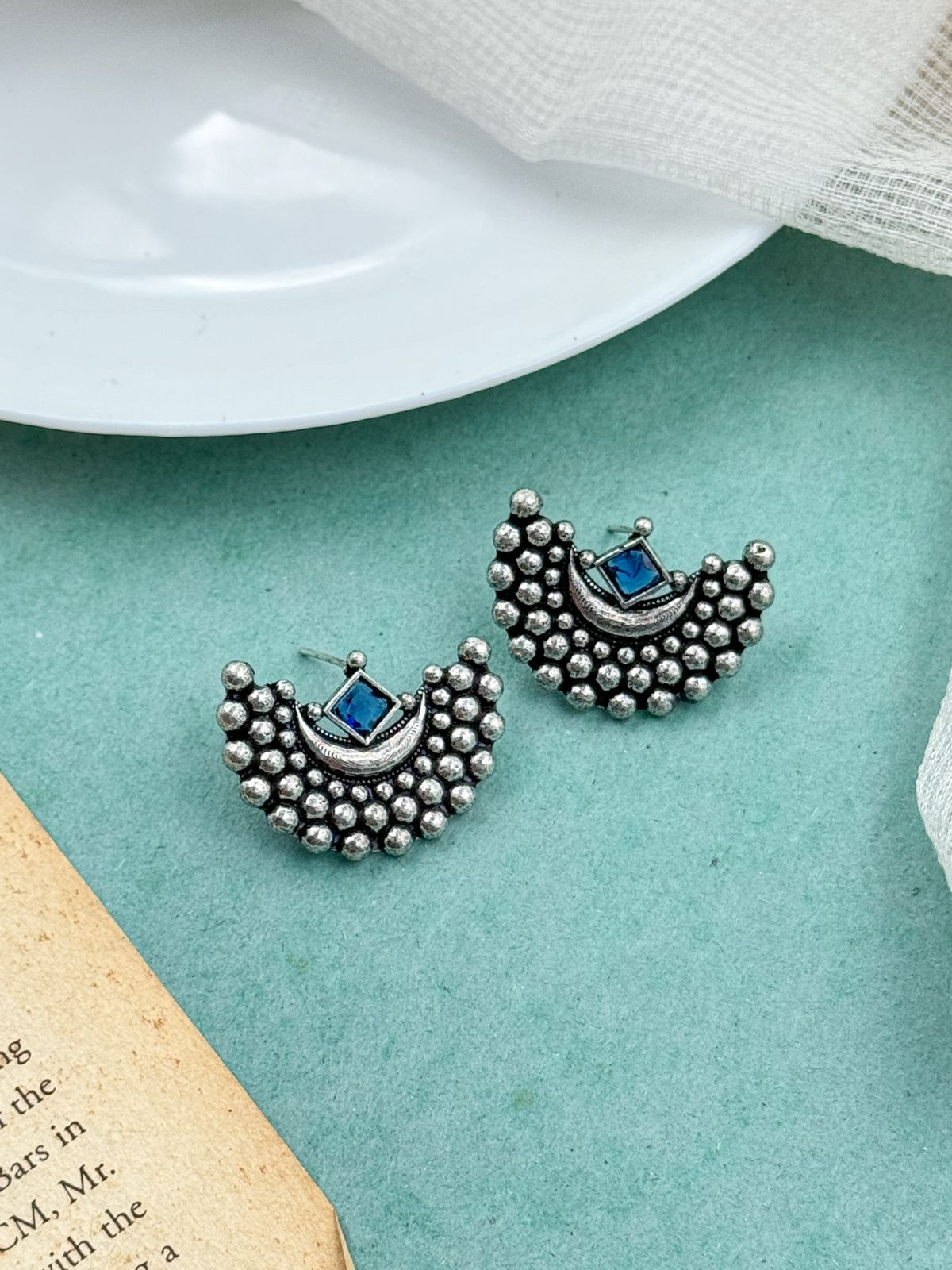VAMIKA STUD EARRINGS