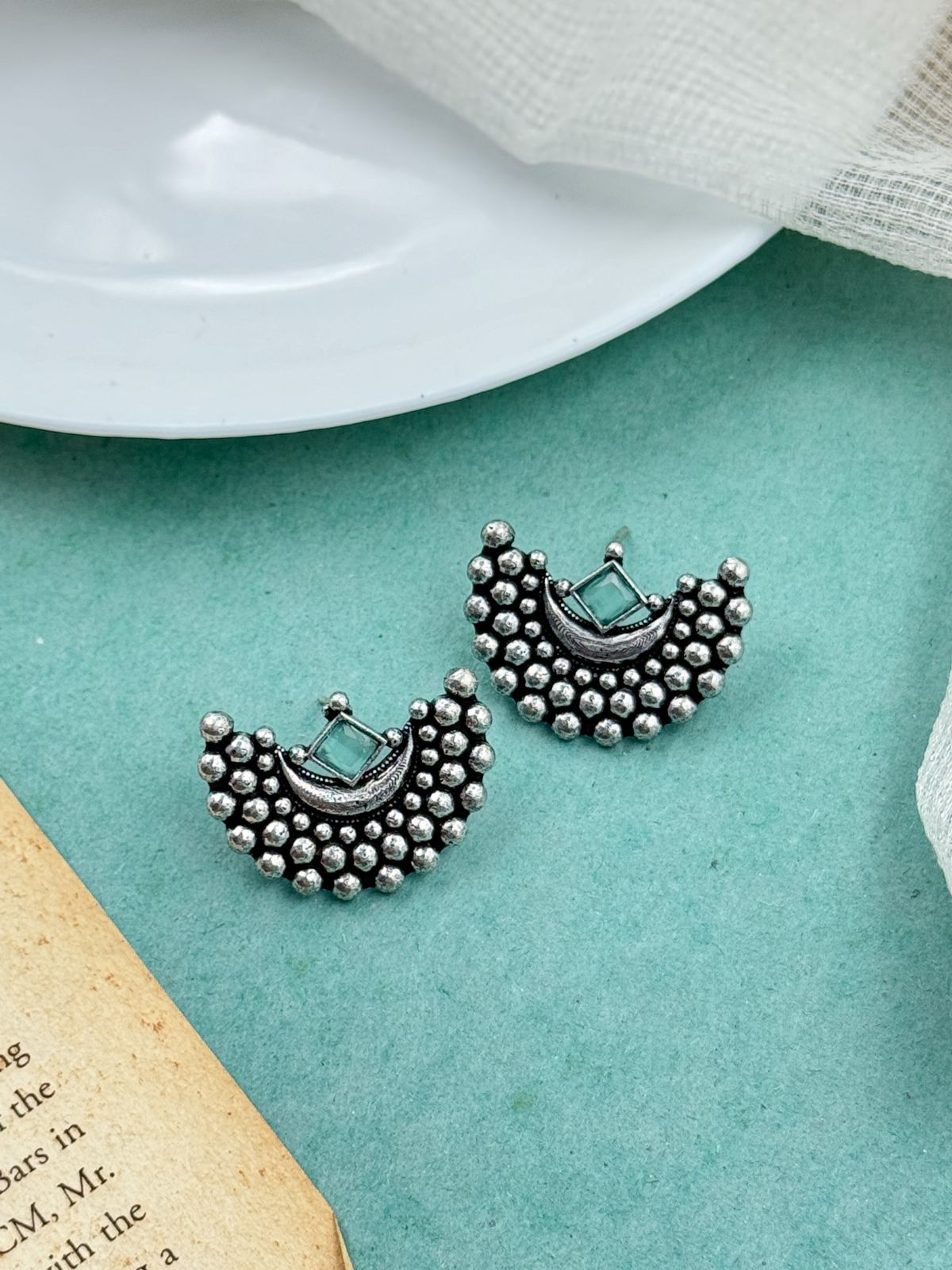 VAMIKA STUD EARRINGS