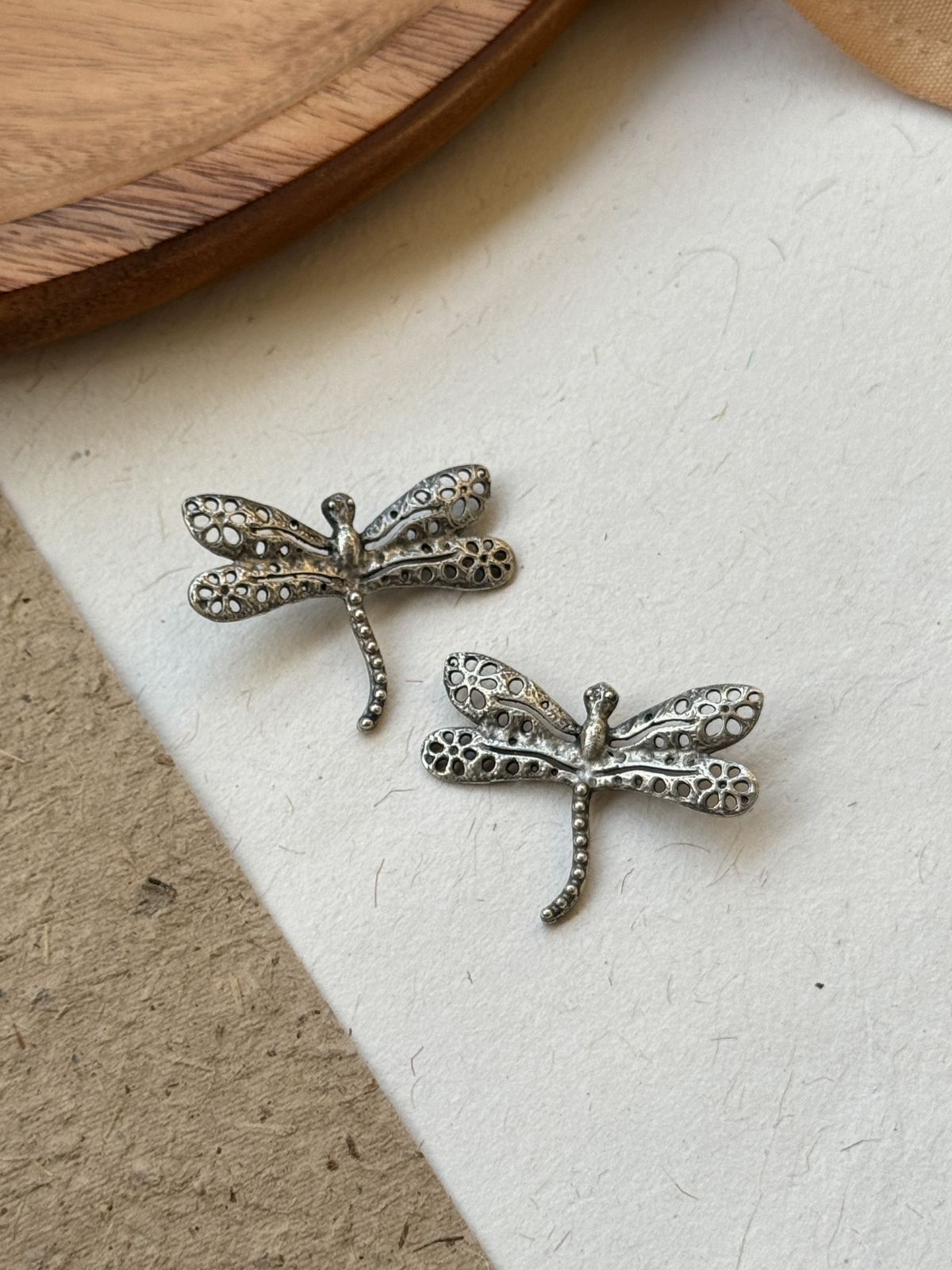 YUTI SILVER LOOKALIKE STUD EARRINGS