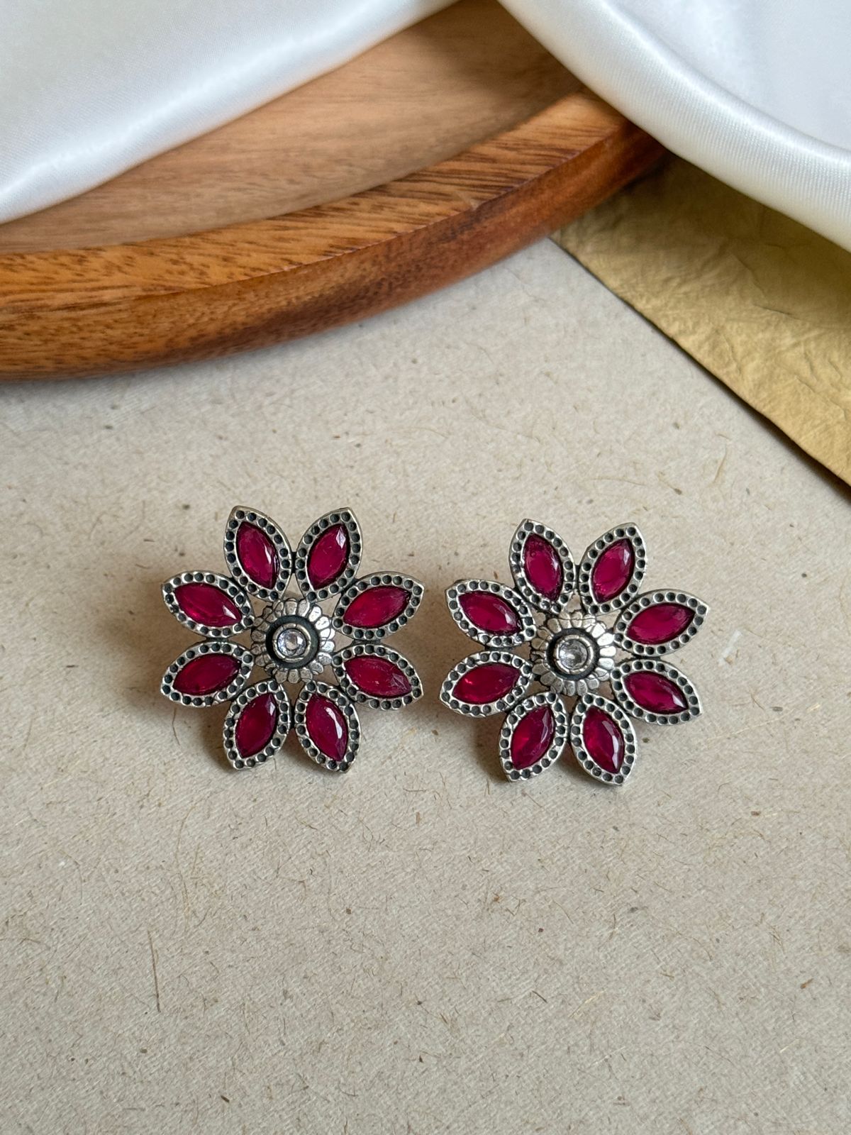 NISHI STUD EARRINGS